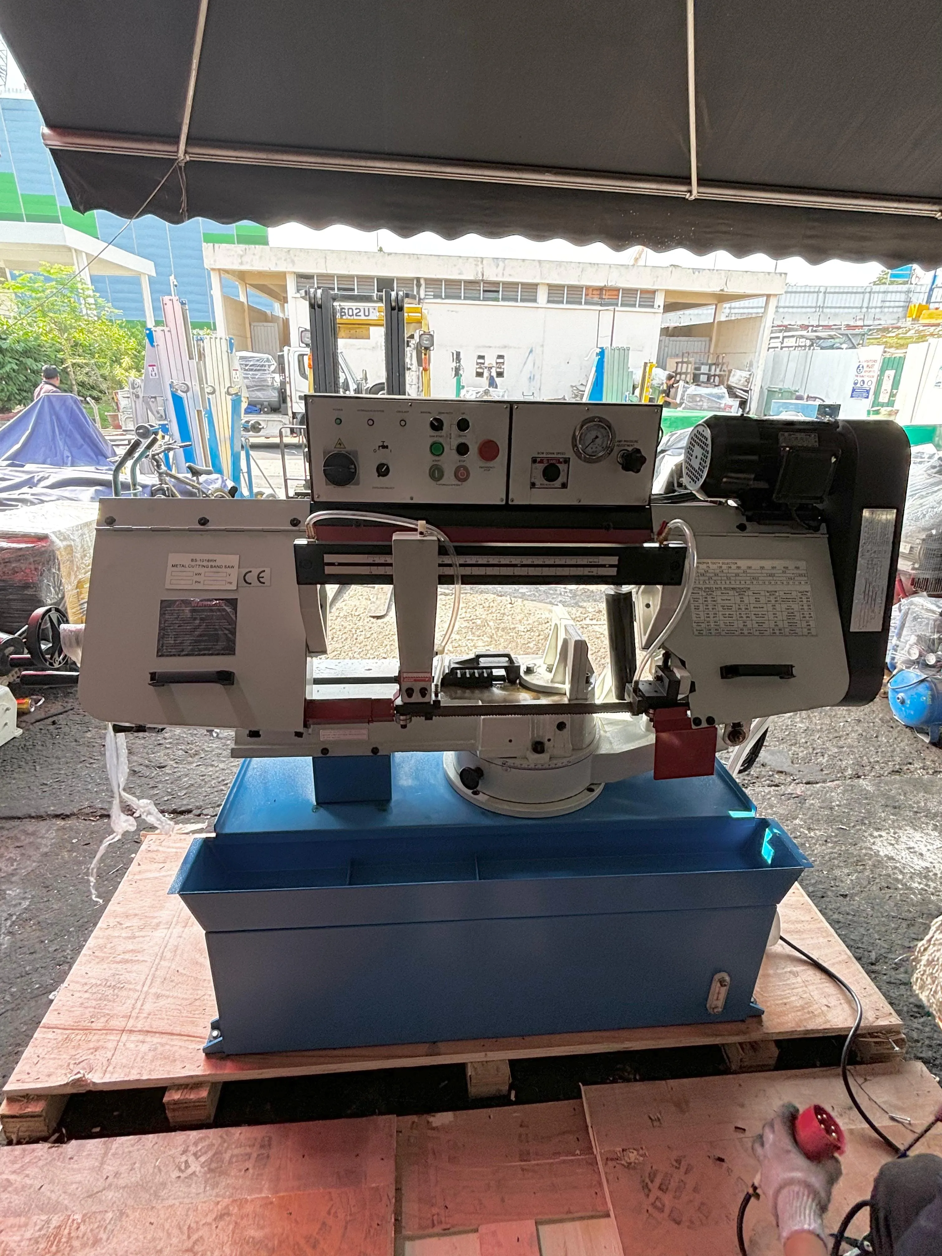 Aiko 10 4 Speed Bandsaw Machine (27x0.9x3215)  | Model : BSM-BS1018RH