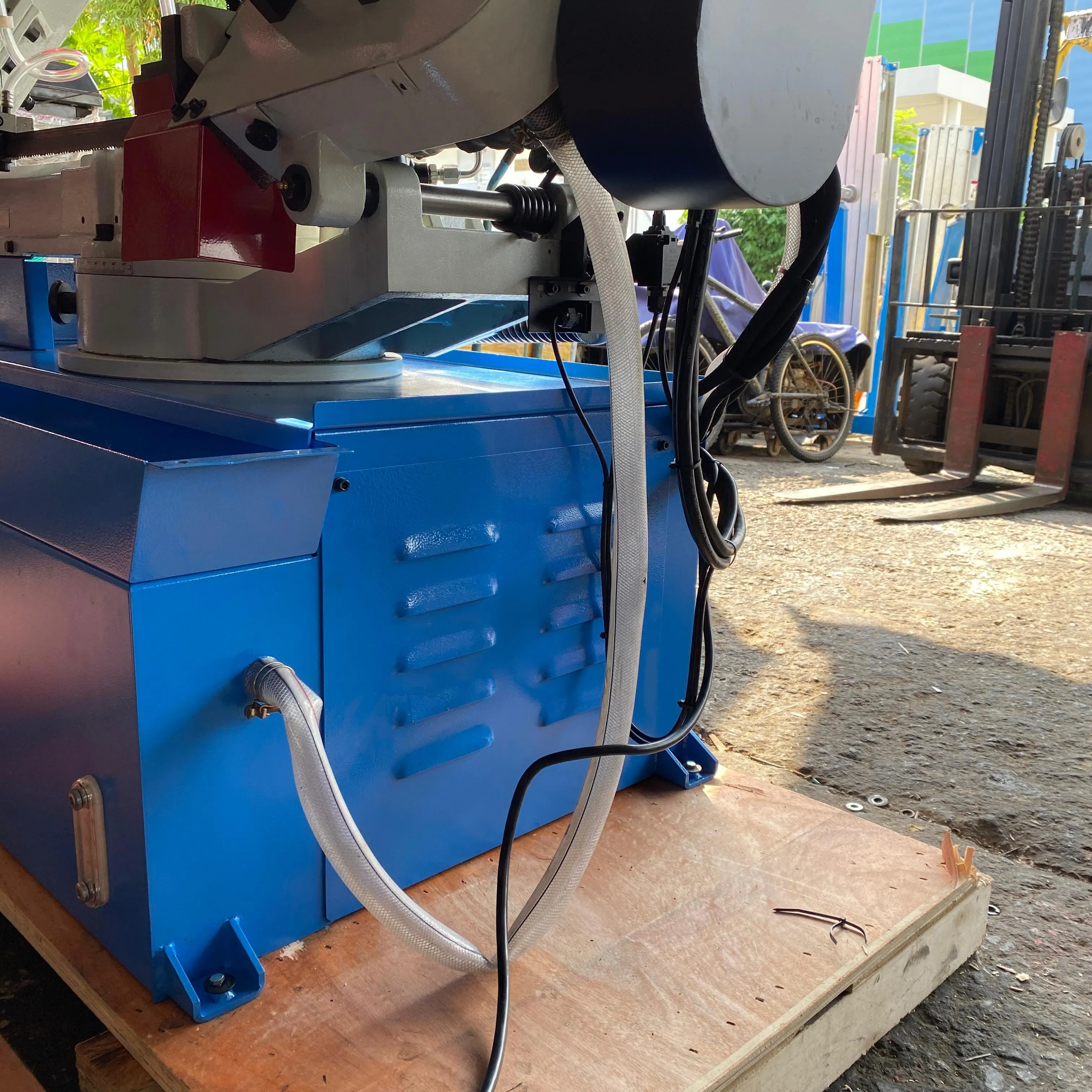 Aiko 10 4 Speed Bandsaw Machine (27x0.9x3215)  | Model : BSM-BS1018RH