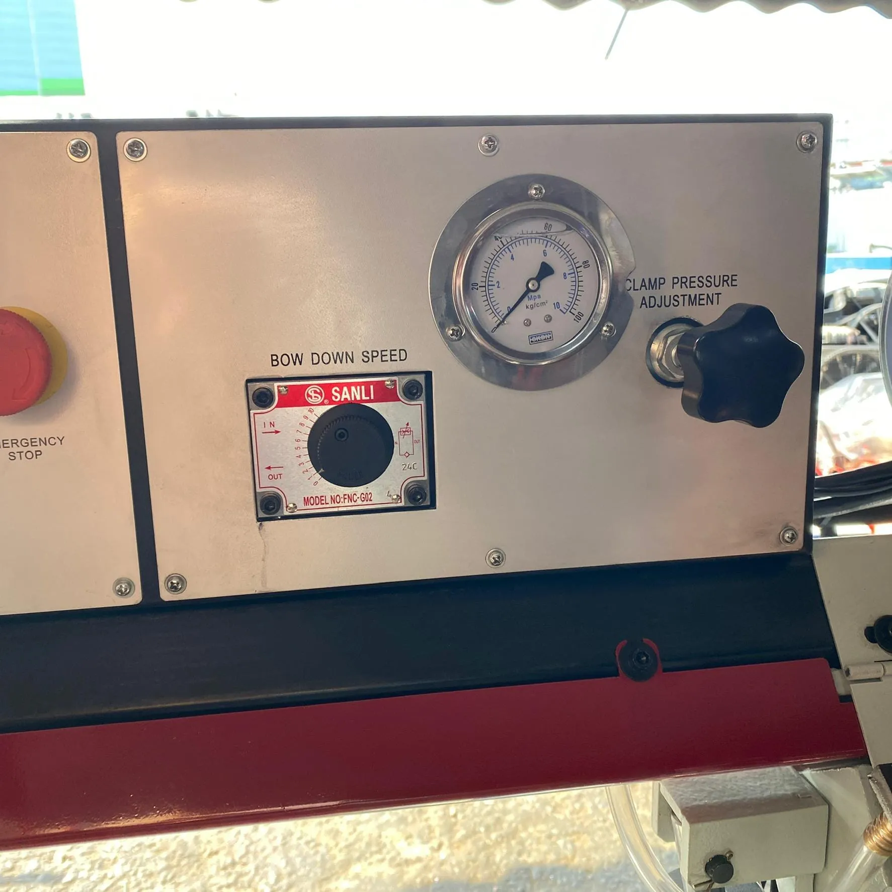 Aiko 10 4 Speed Bandsaw Machine (27x0.9x3215)  | Model : BSM-BS1018RH