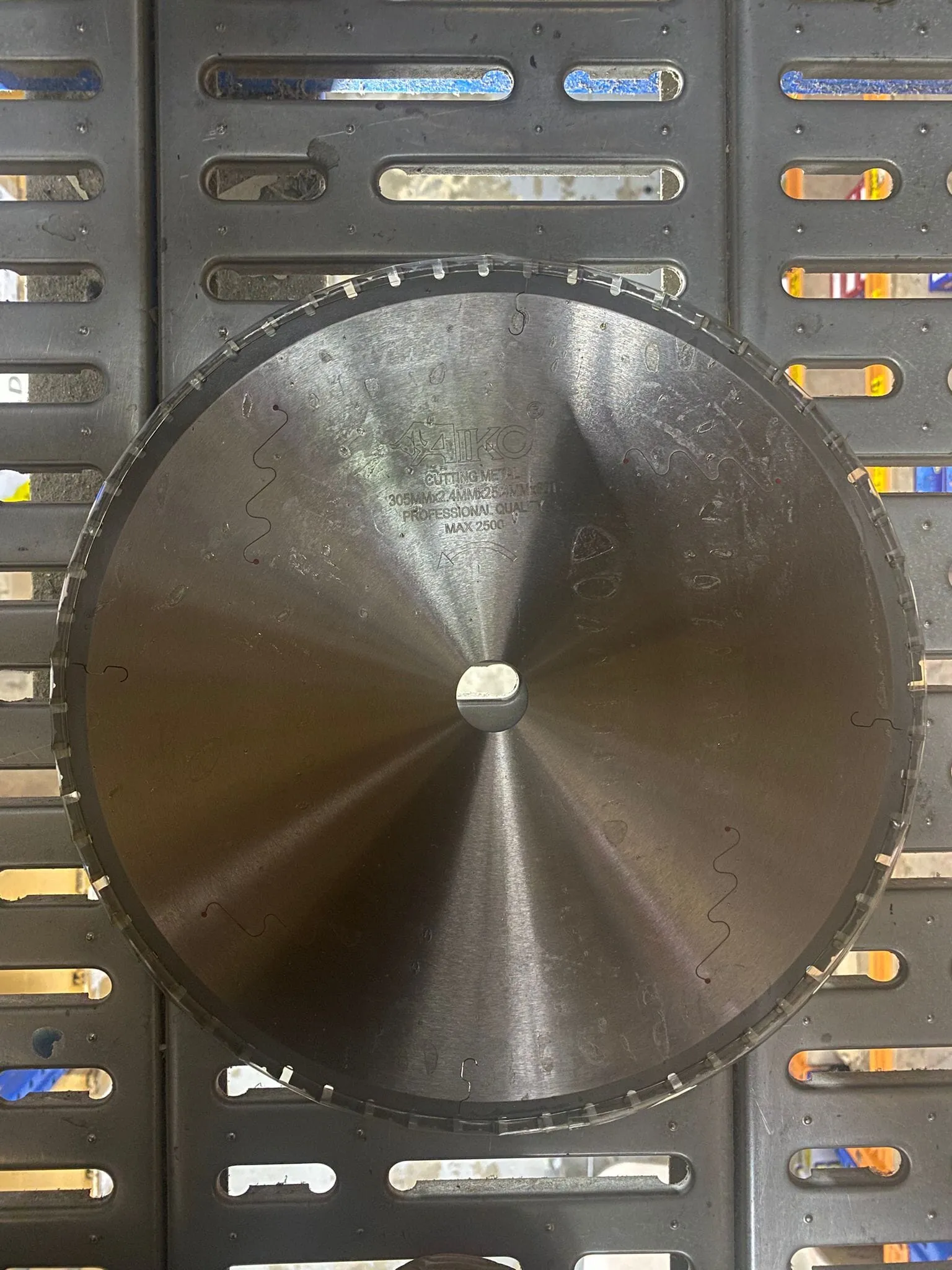 Aiko 12 305*25.4*60T Low Speed Metal Cutting Saw Blade | Model : SBA-MS30560