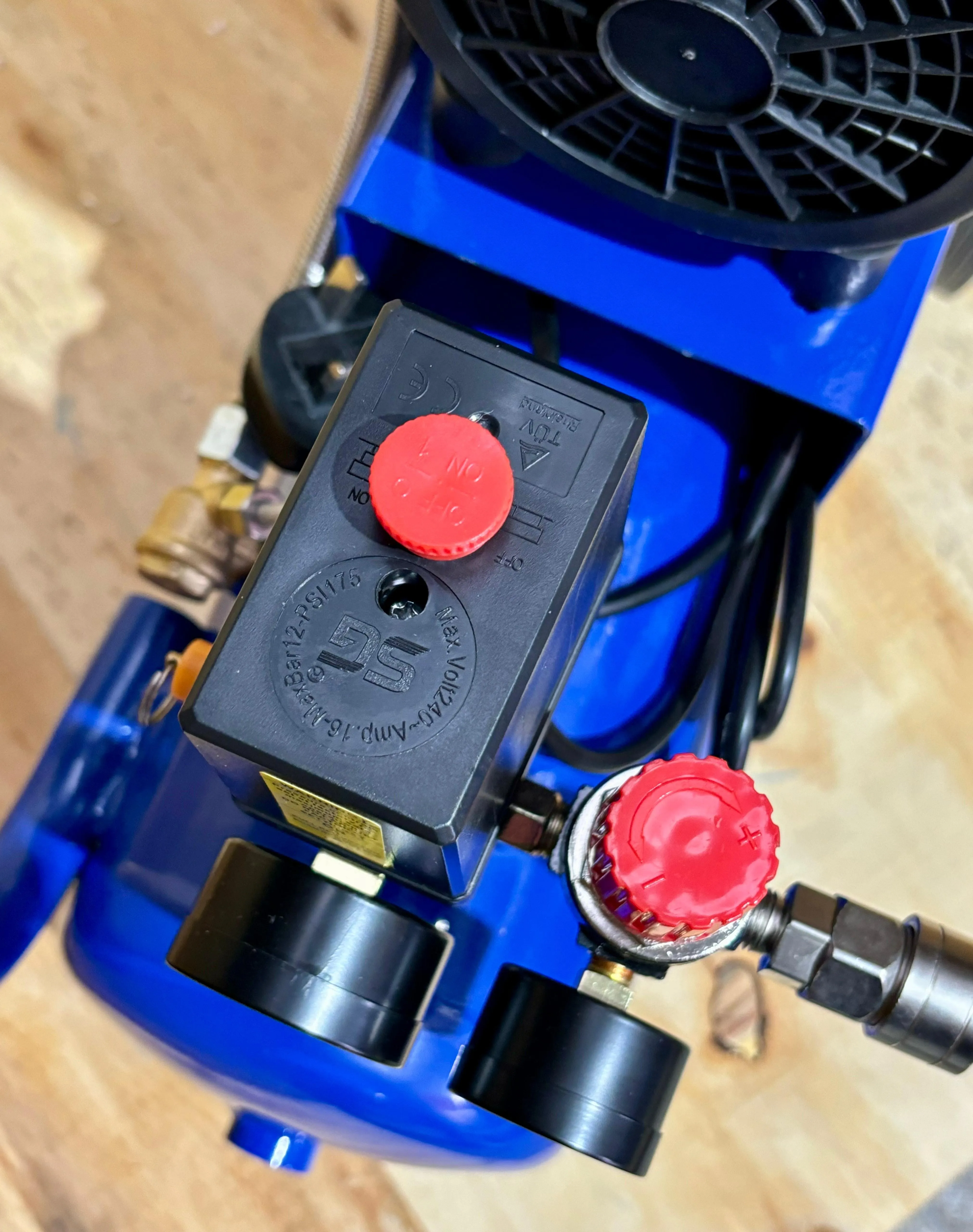 Aiko 1.5HP 12L Oil Free & Silent Air Compressor | Model : GDG12