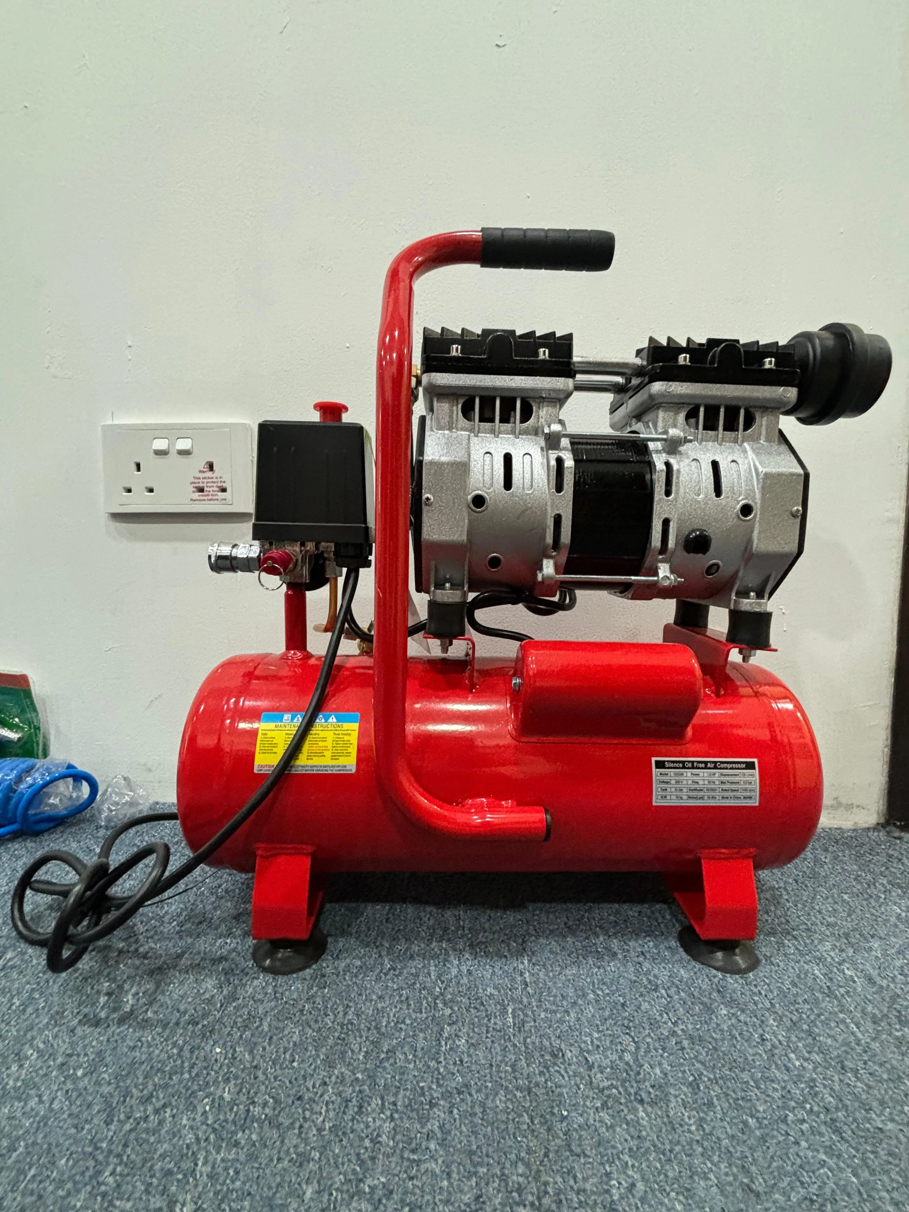 Aiko 1.5HP 9L Oil Free & Silent Air Compressor (Red) | Model : GDG09-RED