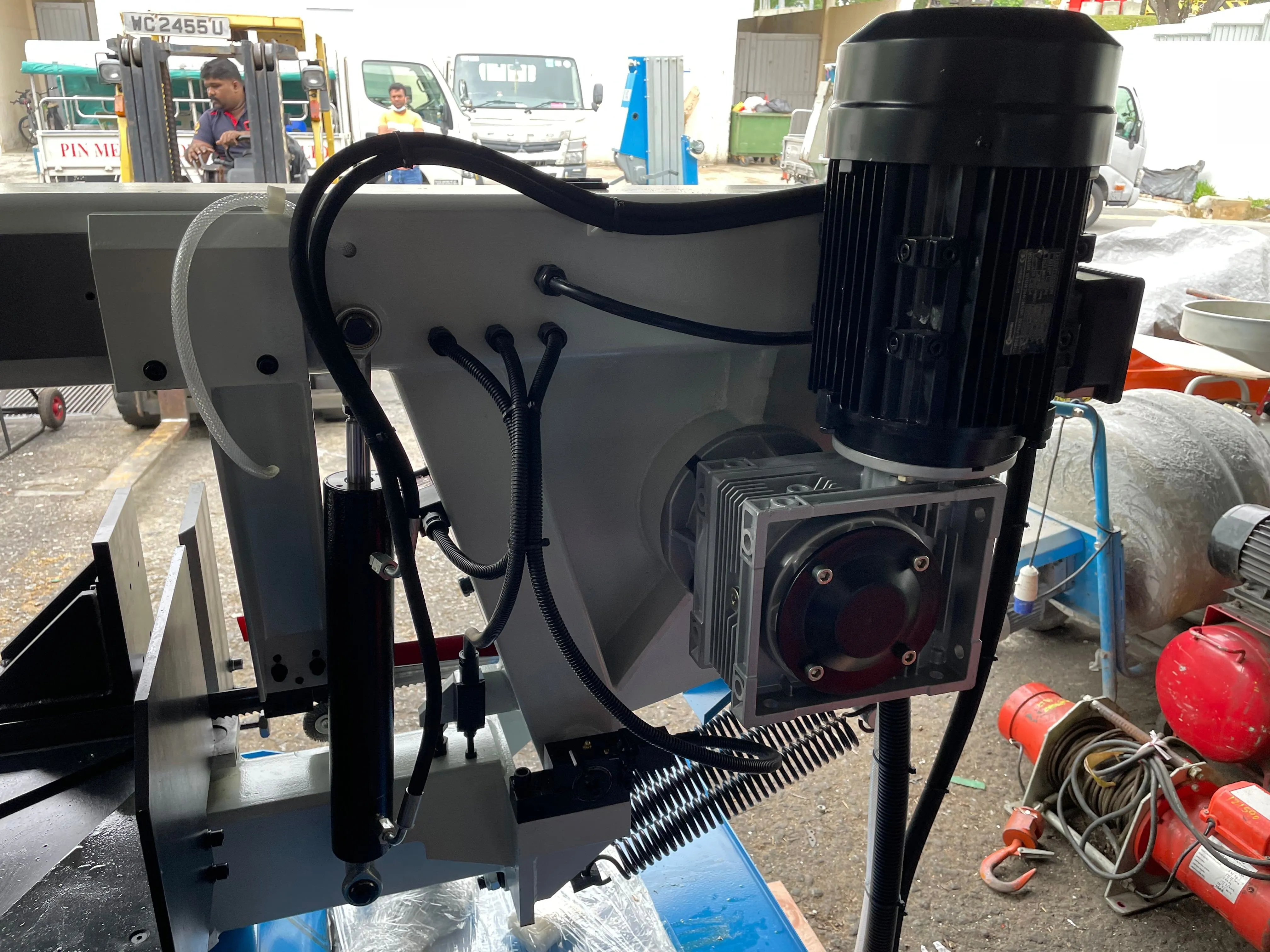 Aiko 16 415V. 50Hz Automatic Metal Cutting Bandsaw Machine | Model : BSM-BS2114TH