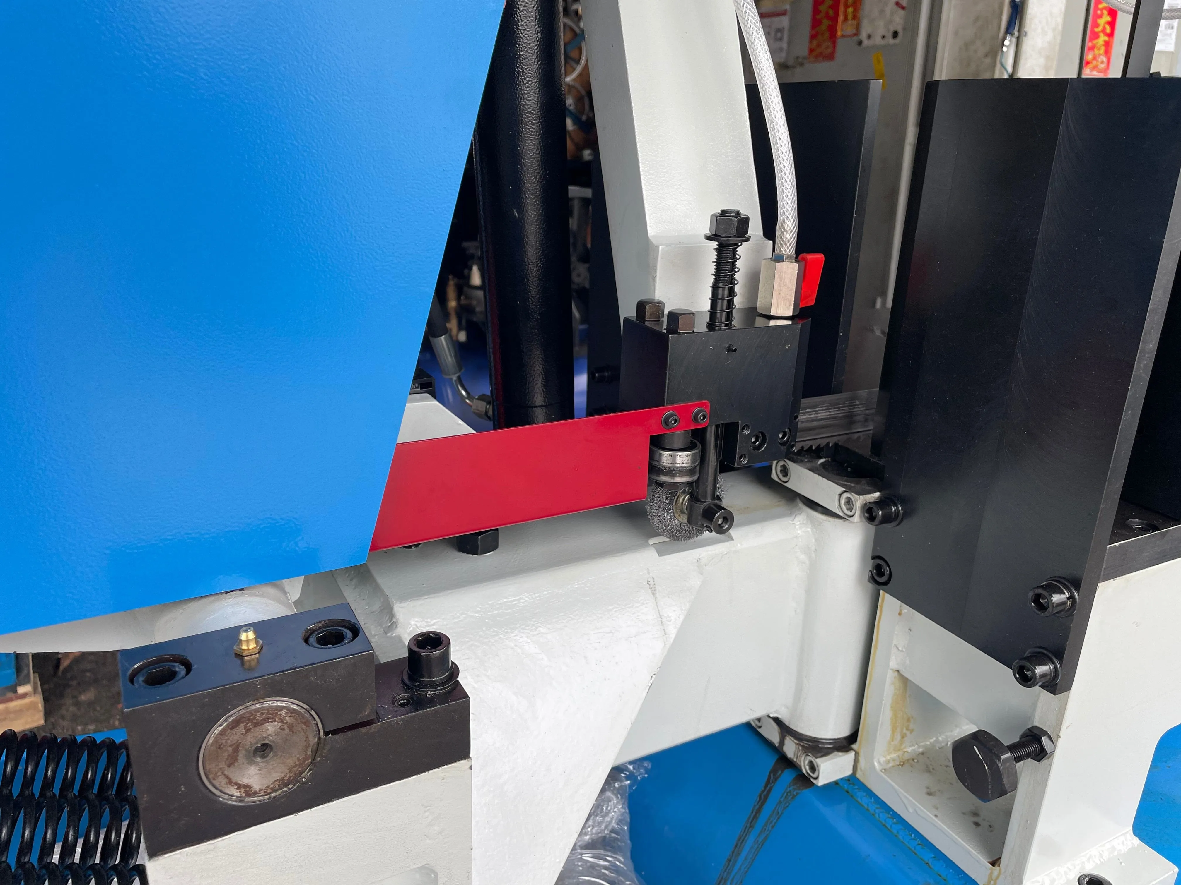Aiko 16 415V. 50Hz Automatic Metal Cutting Bandsaw Machine | Model : BSM-BS2114TH