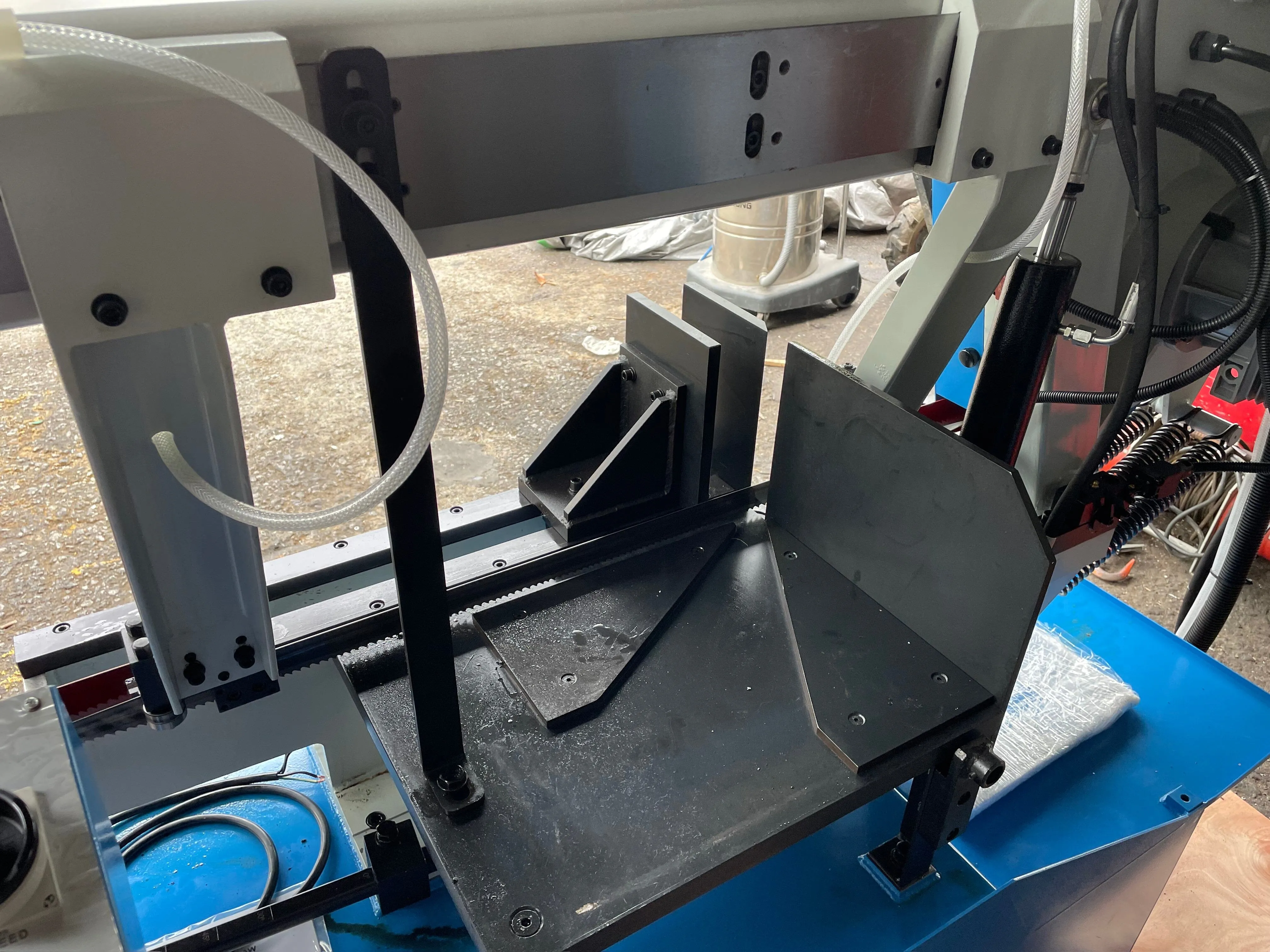 Aiko 16 415V. 50Hz Automatic Metal Cutting Bandsaw Machine | Model : BSM-BS2114TH