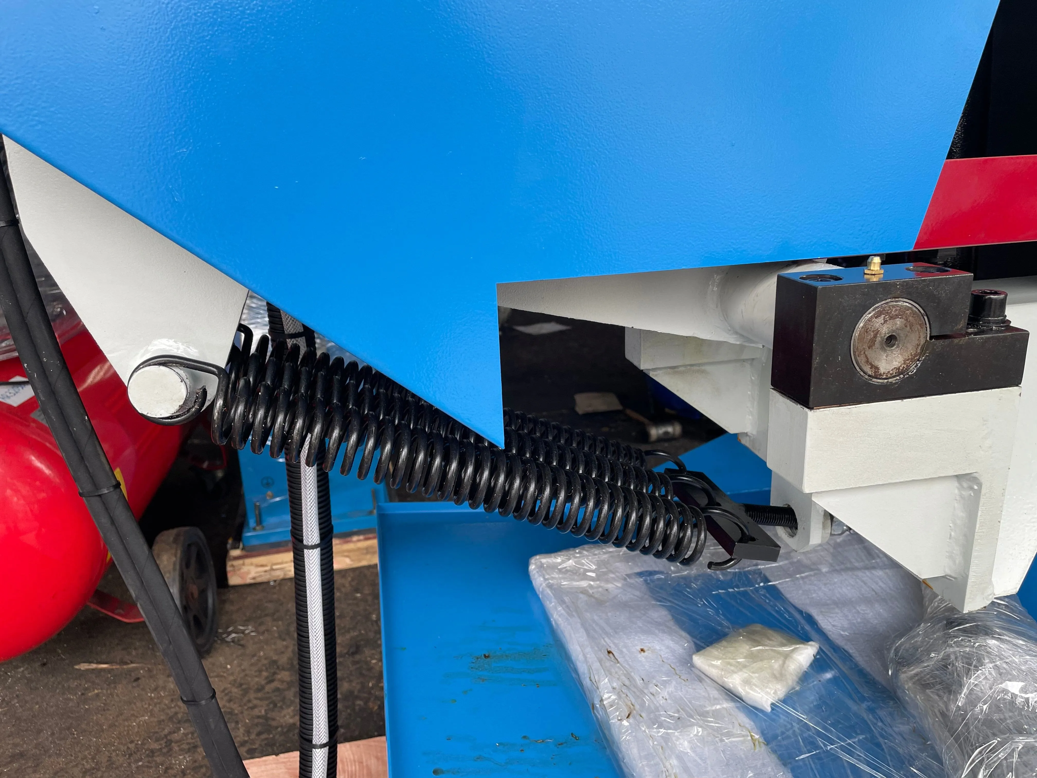 Aiko 16 415V. 50Hz Automatic Metal Cutting Bandsaw Machine | Model : BSM-BS2114TH