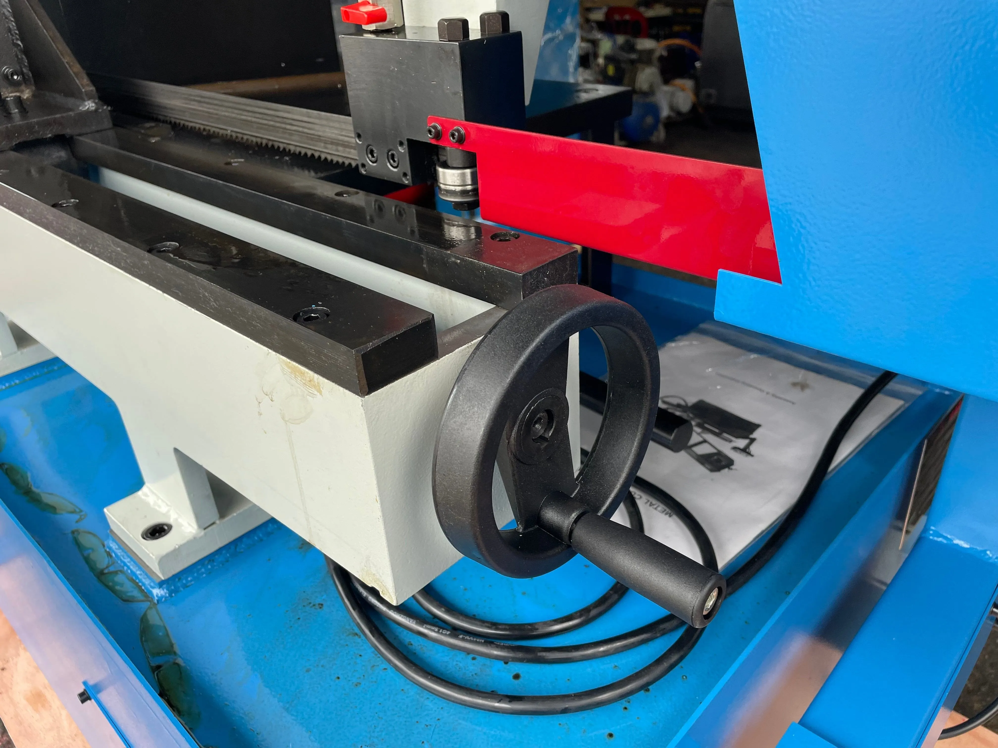 Aiko 16 415V. 50Hz Automatic Metal Cutting Bandsaw Machine | Model : BSM-BS2114TH