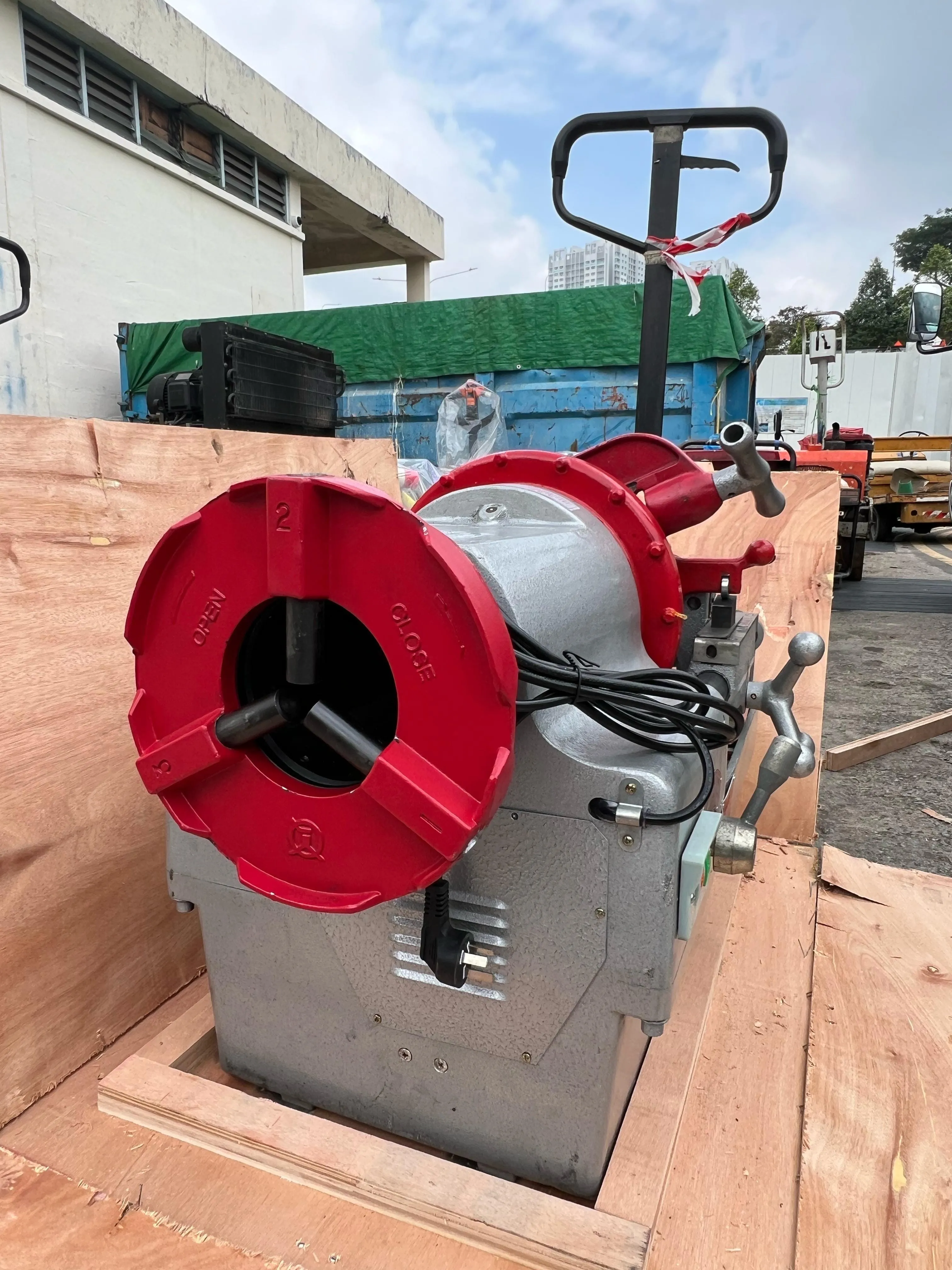 Aiko 220V Threading Machine 1/2-4 1500W | Model : TM-QY-TQ100-BDF