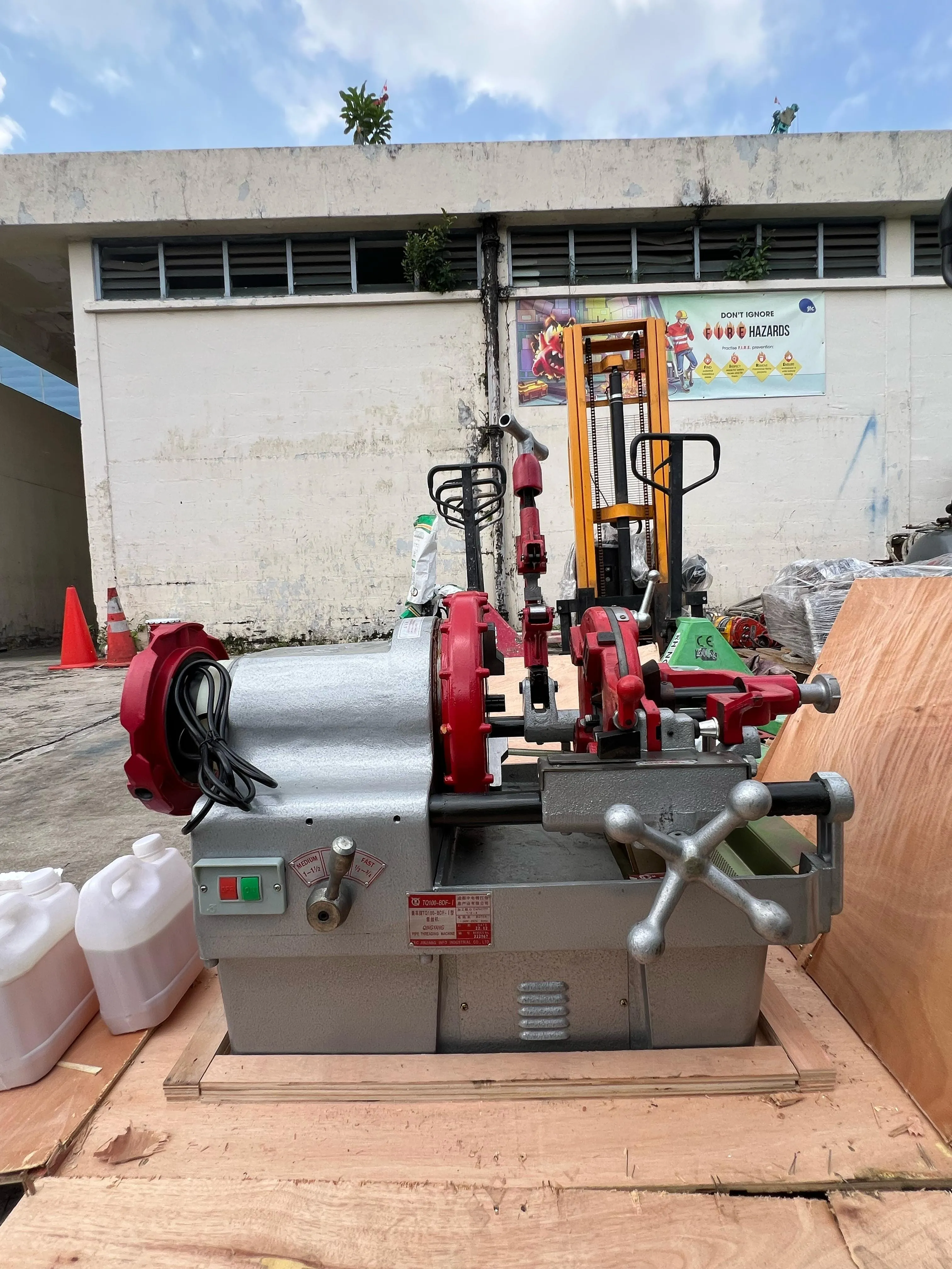 Aiko 220V Threading Machine 1/2-4 1500W | Model : TM-QY-TQ100-BDF