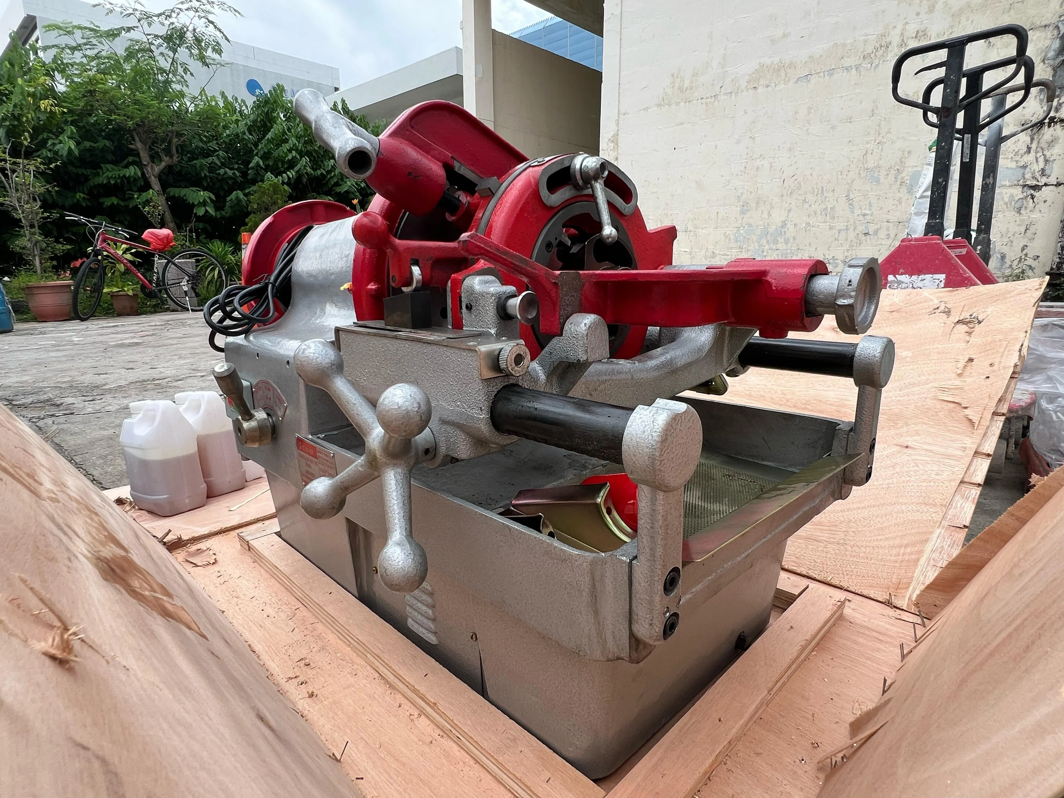 Aiko 220V Threading Machine 1/2-4 1500W | Model : TM-QY-TQ100-BDF
