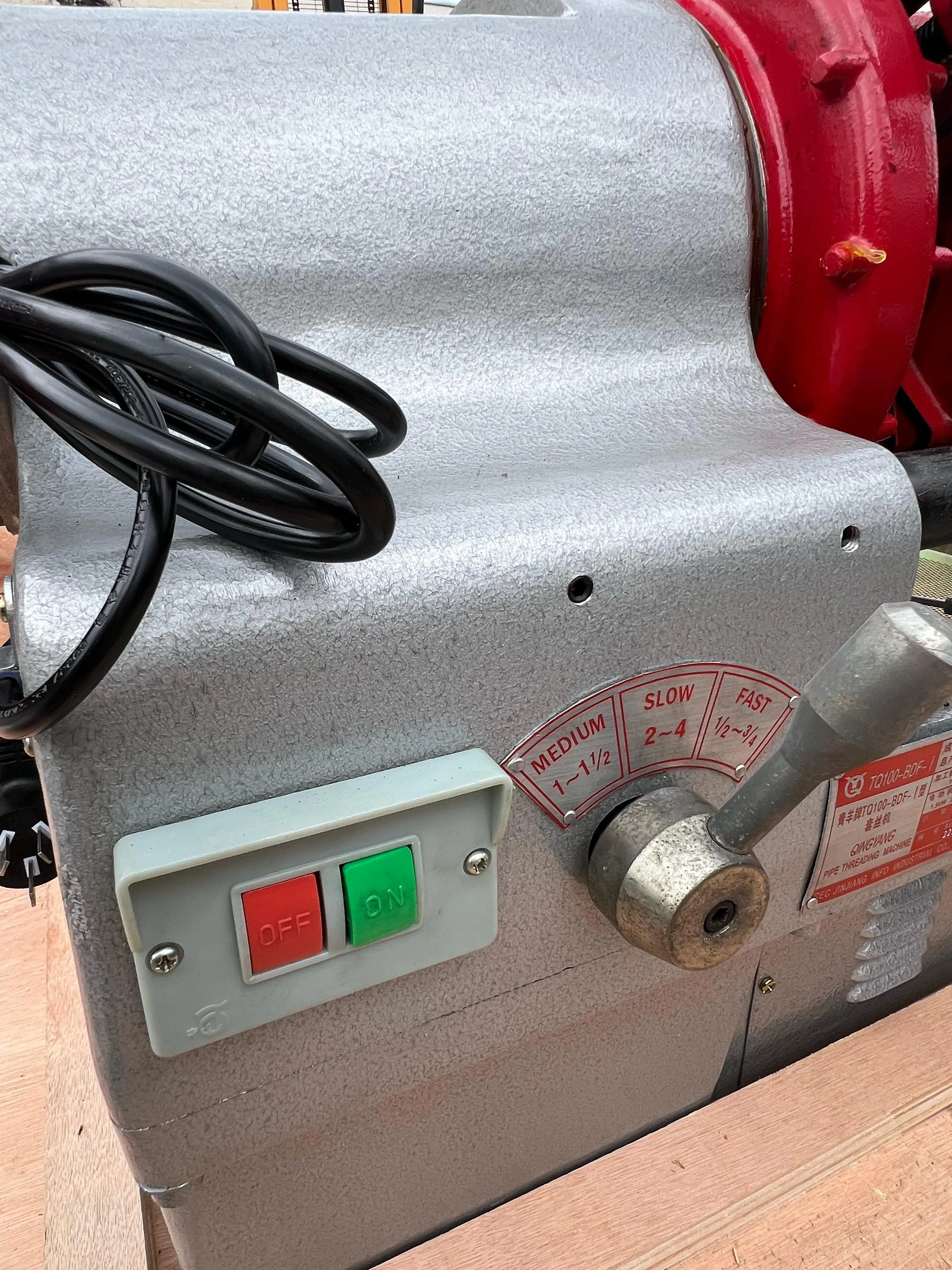 Aiko 220V Threading Machine 1/2-4 1500W | Model : TM-QY-TQ100-BDF