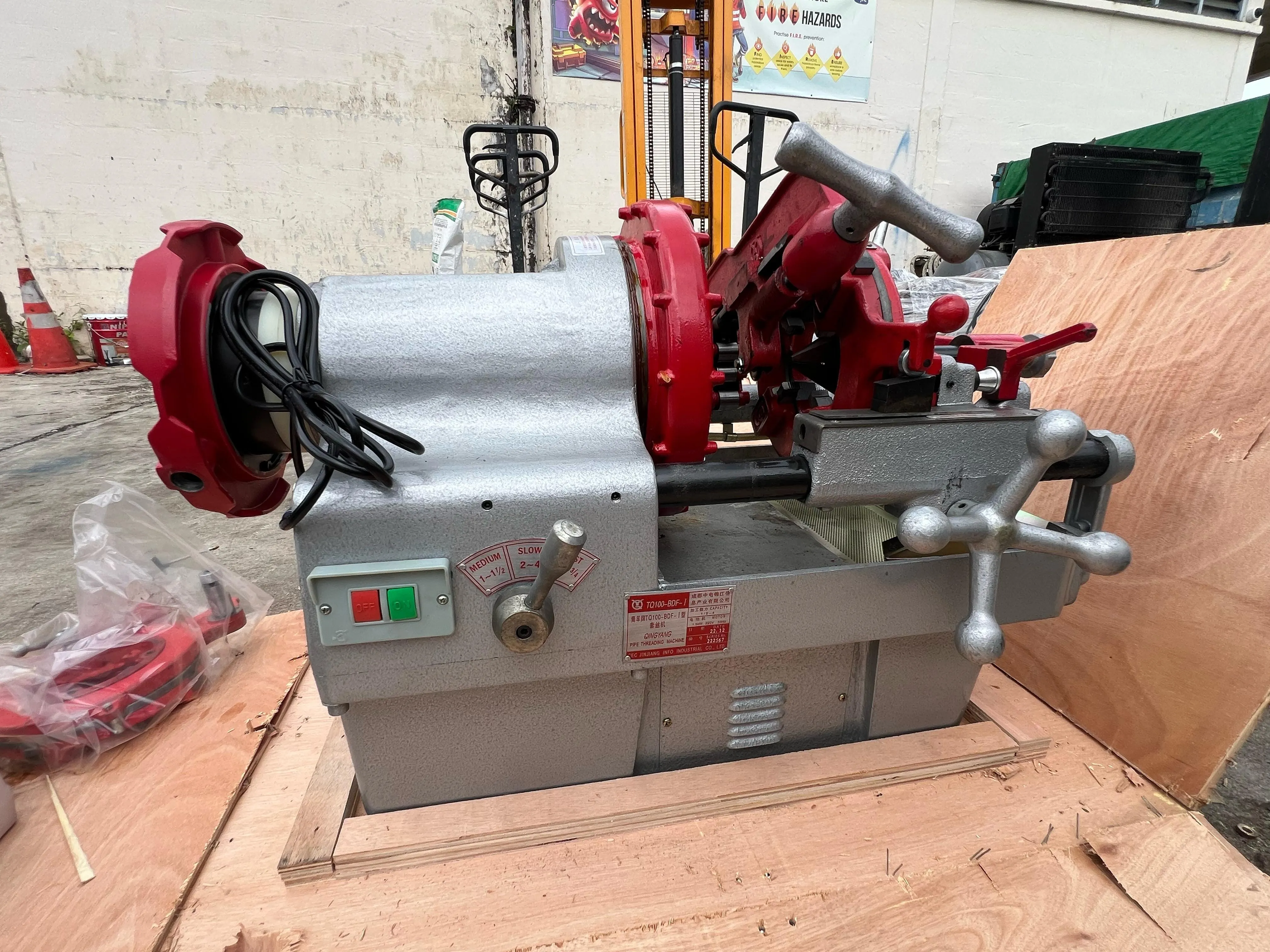 Aiko 220V Threading Machine 1/2-4 1500W | Model : TM-QY-TQ100-BDF