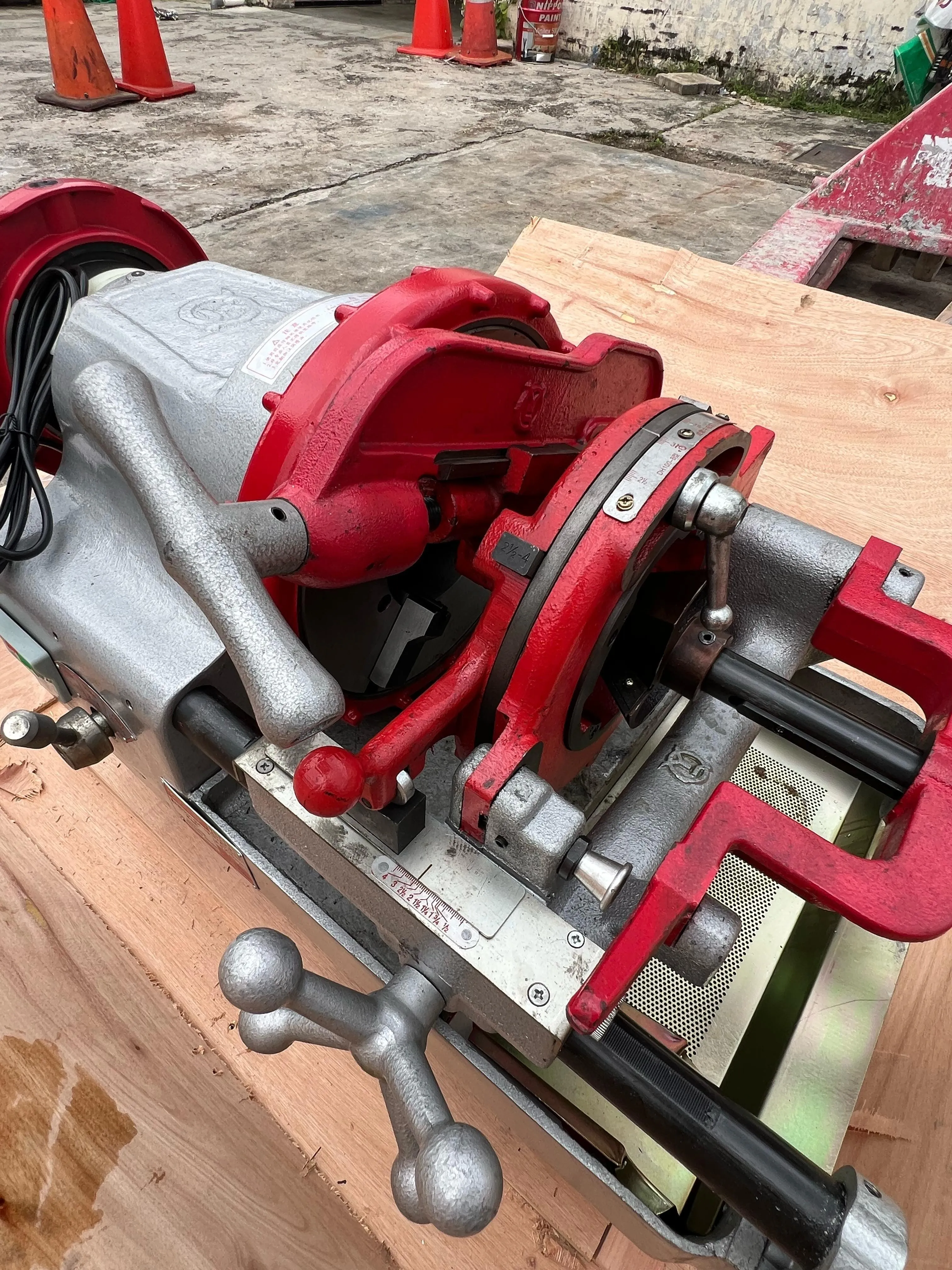 Aiko 220V Threading Machine 1/2-4 1500W | Model : TM-QY-TQ100-BDF
