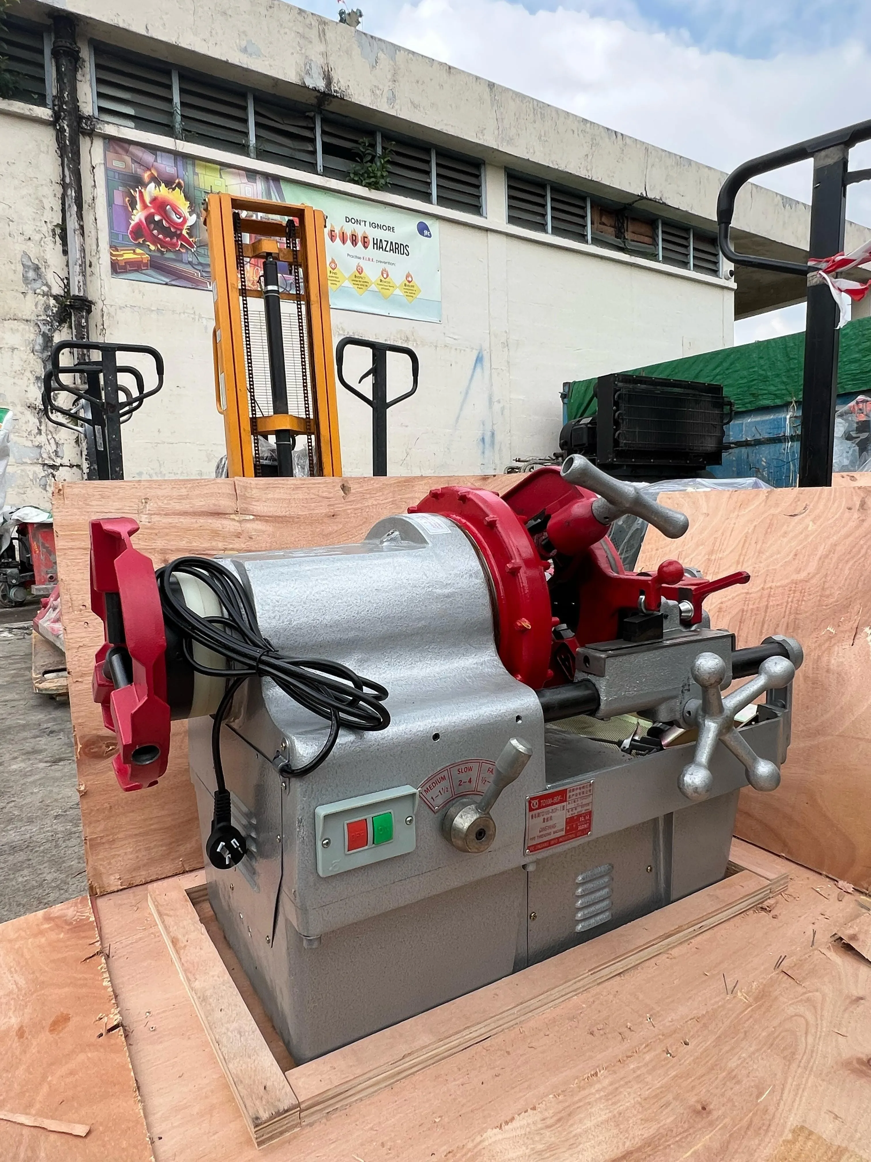 Aiko 220V Threading Machine 1/2-4 1500W | Model : TM-QY-TQ100-BDF