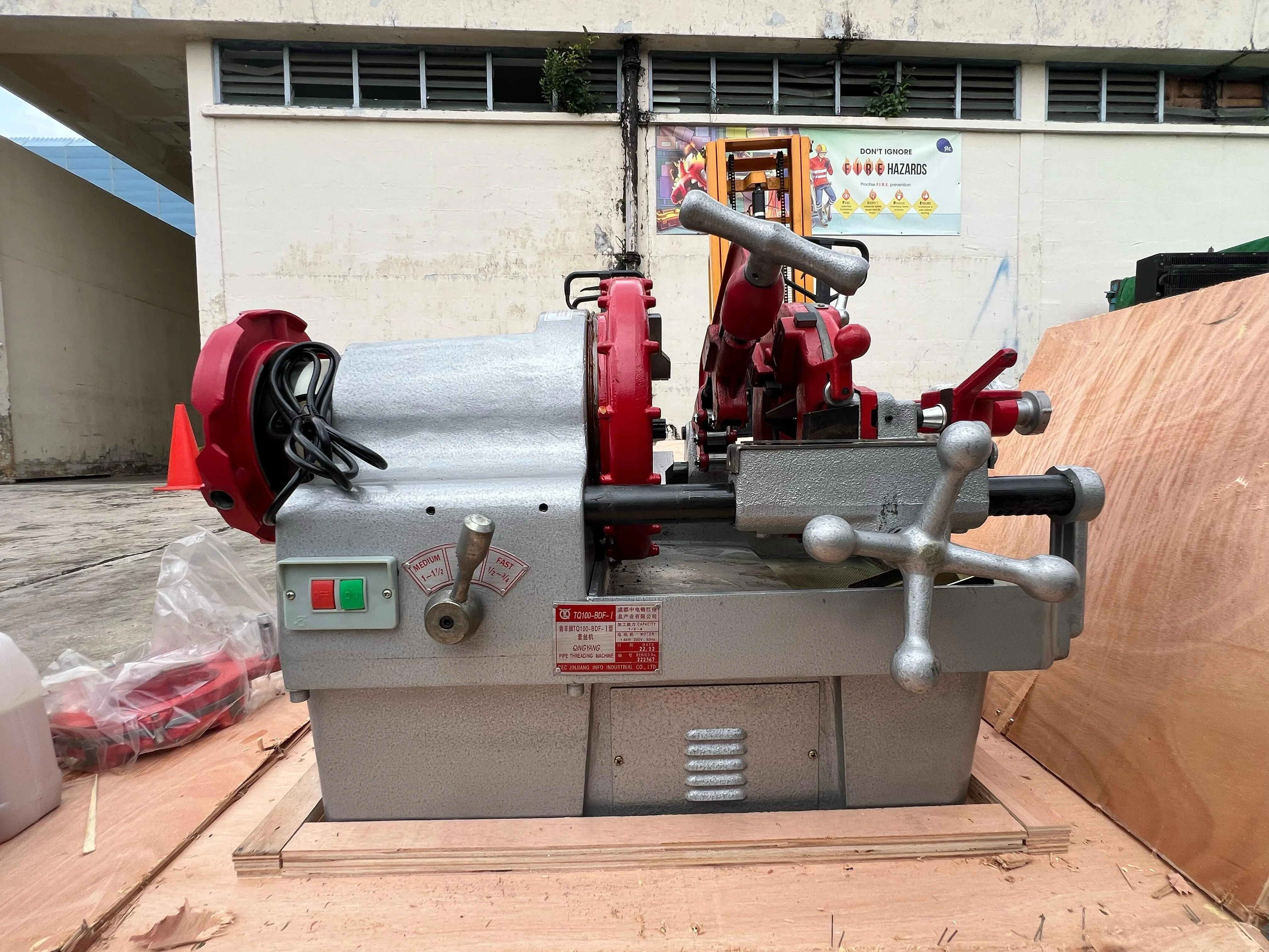 Aiko 220V Threading Machine 1/2-4 1500W | Model : TM-QY-TQ100-BDF