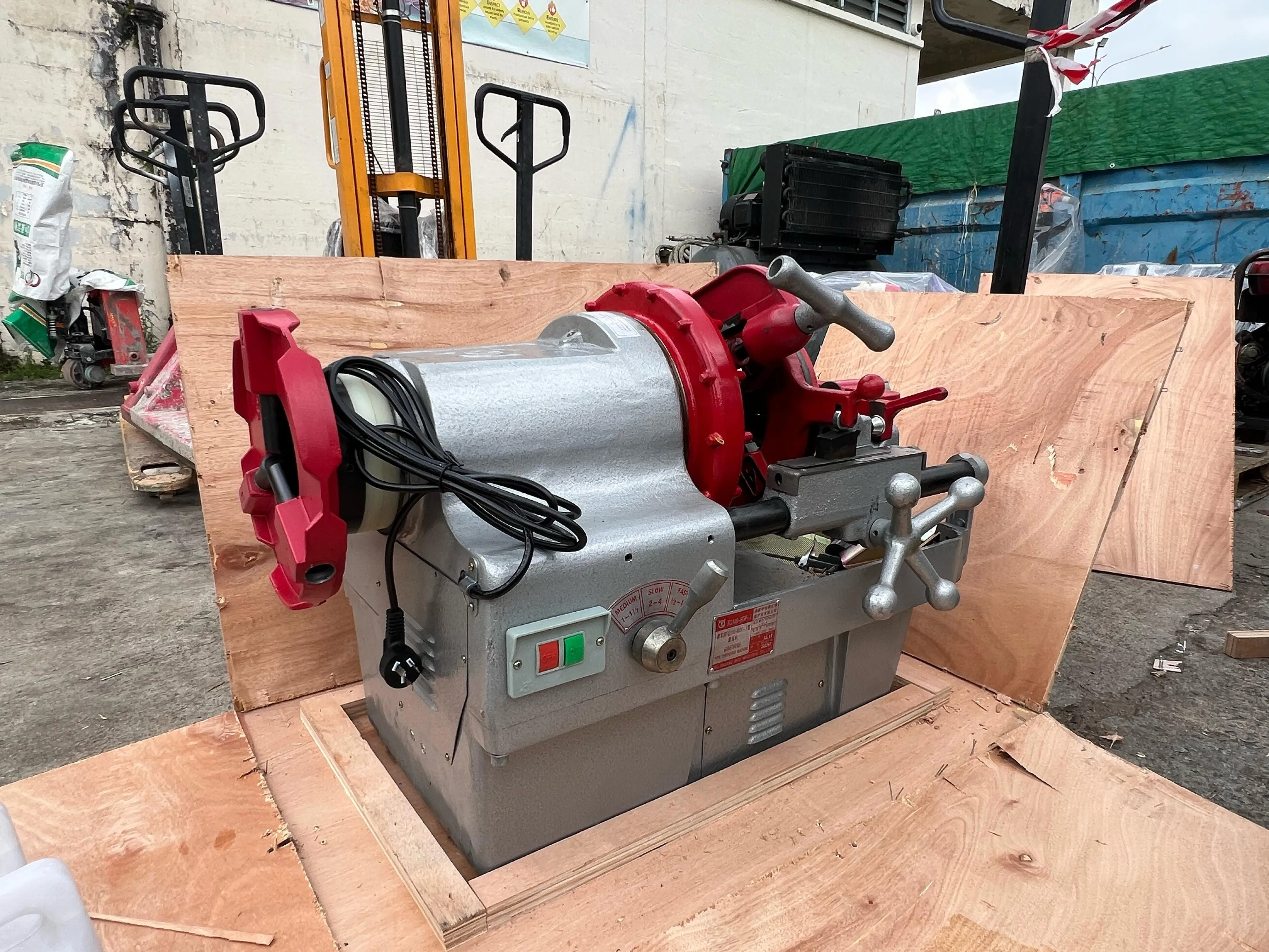 Aiko 220V Threading Machine 1/2-4 1500W | Model : TM-QY-TQ100-BDF