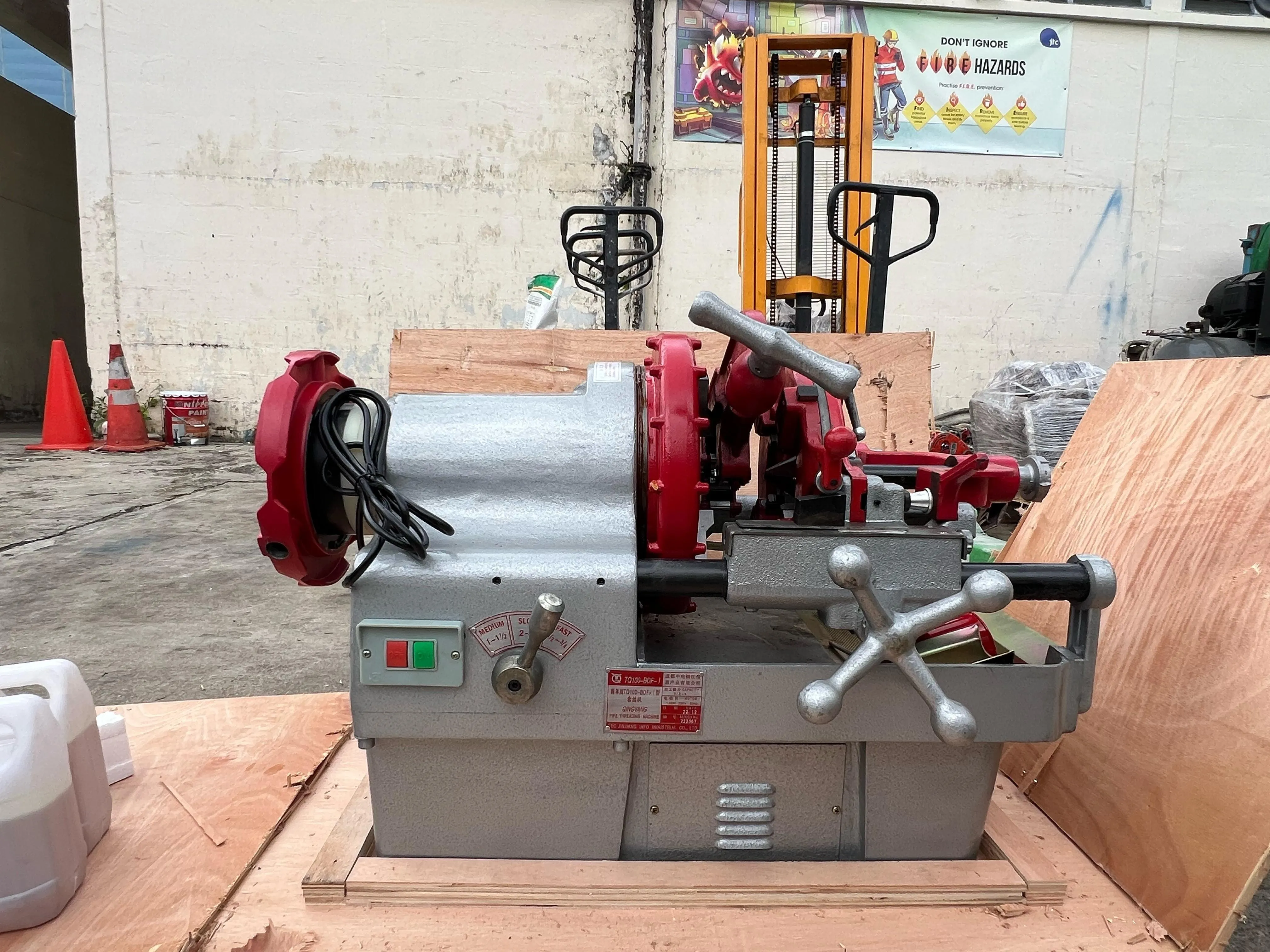 Aiko 220V Threading Machine 1/2-4 1500W | Model : TM-QY-TQ100-BDF