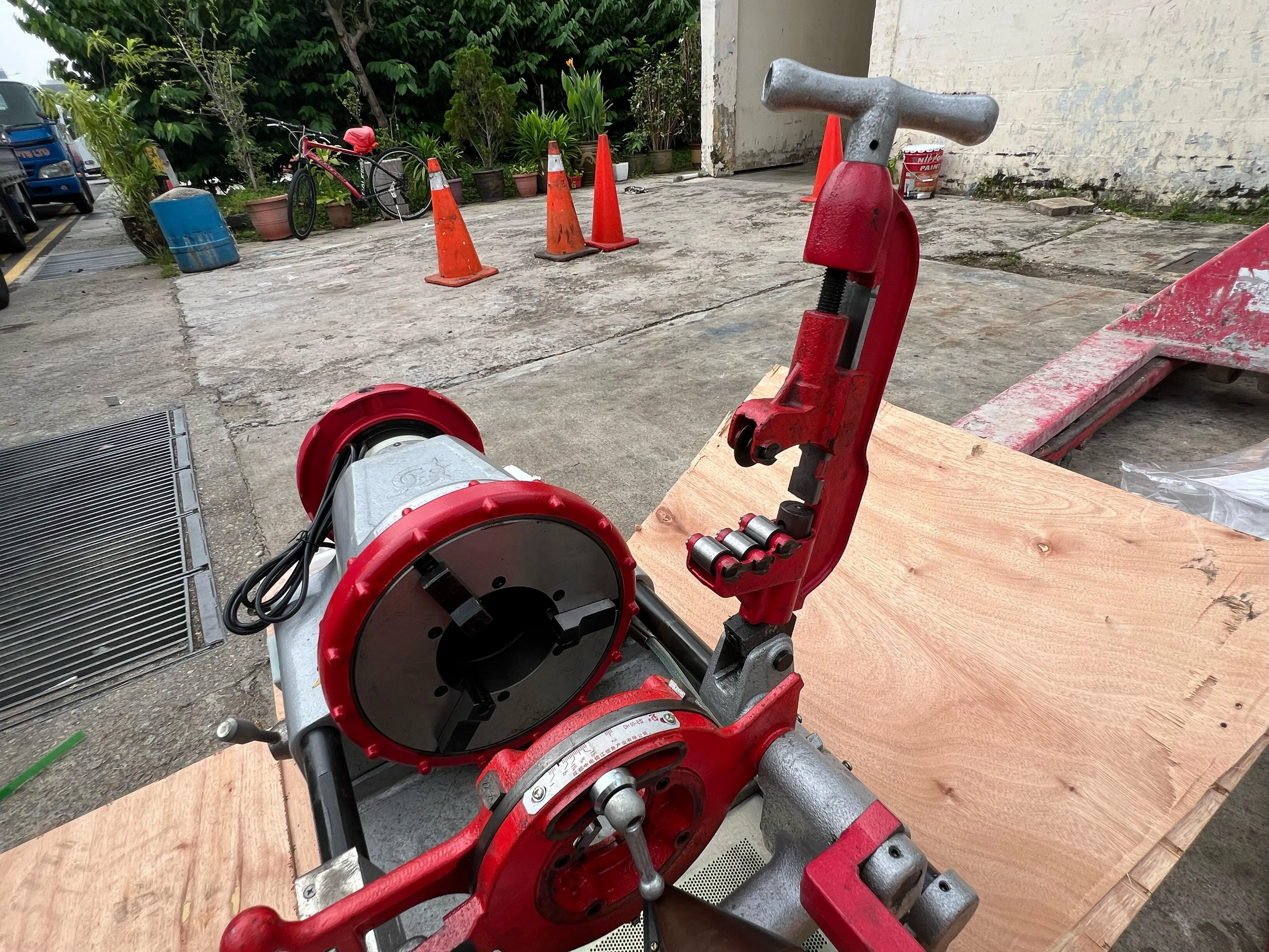 Aiko 220V Threading Machine 1/2-4 1500W | Model : TM-QY-TQ100-BDF