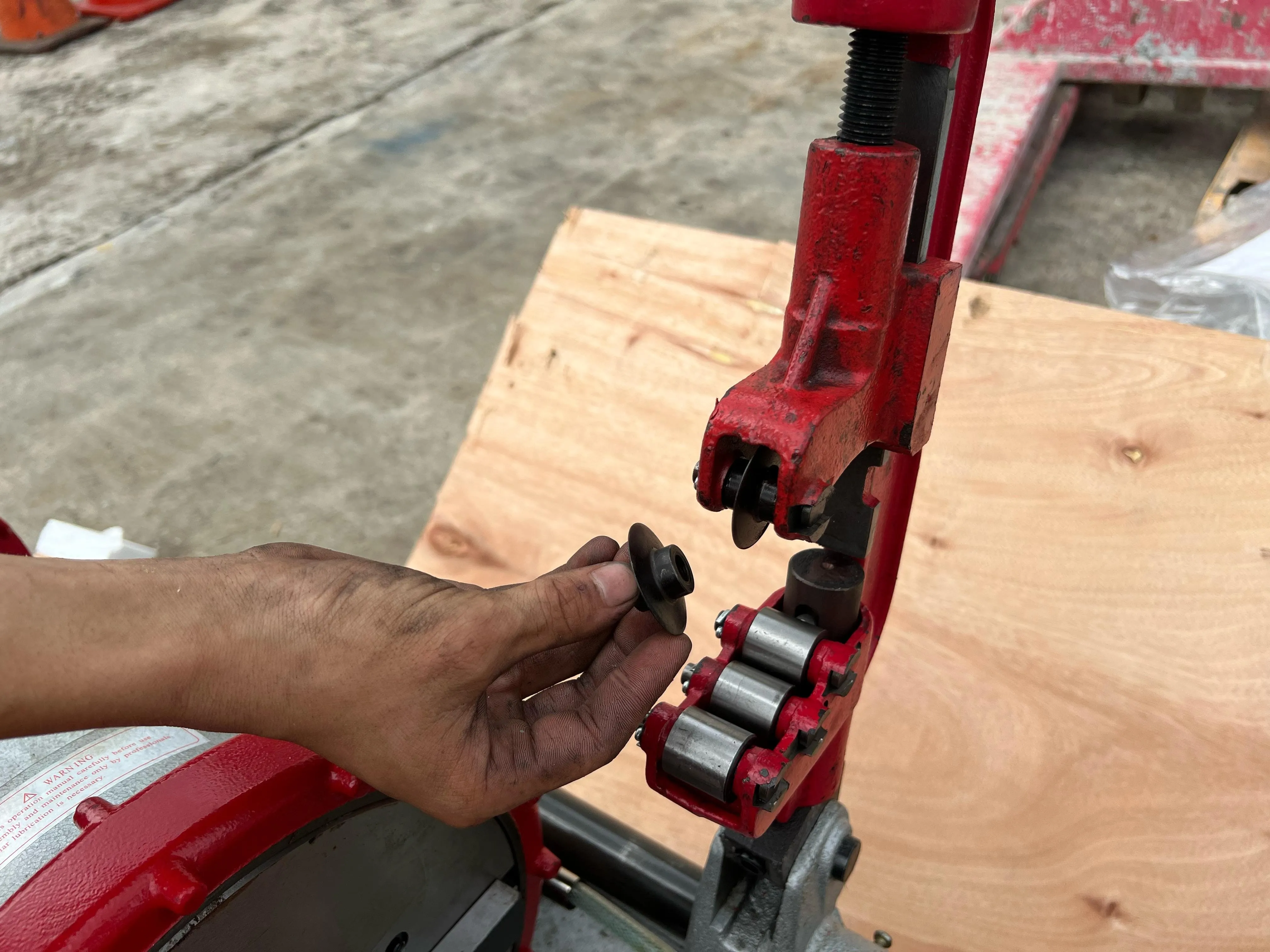 Aiko 220V Threading Machine 1/2-4 1500W | Model : TM-QY-TQ100-BDF