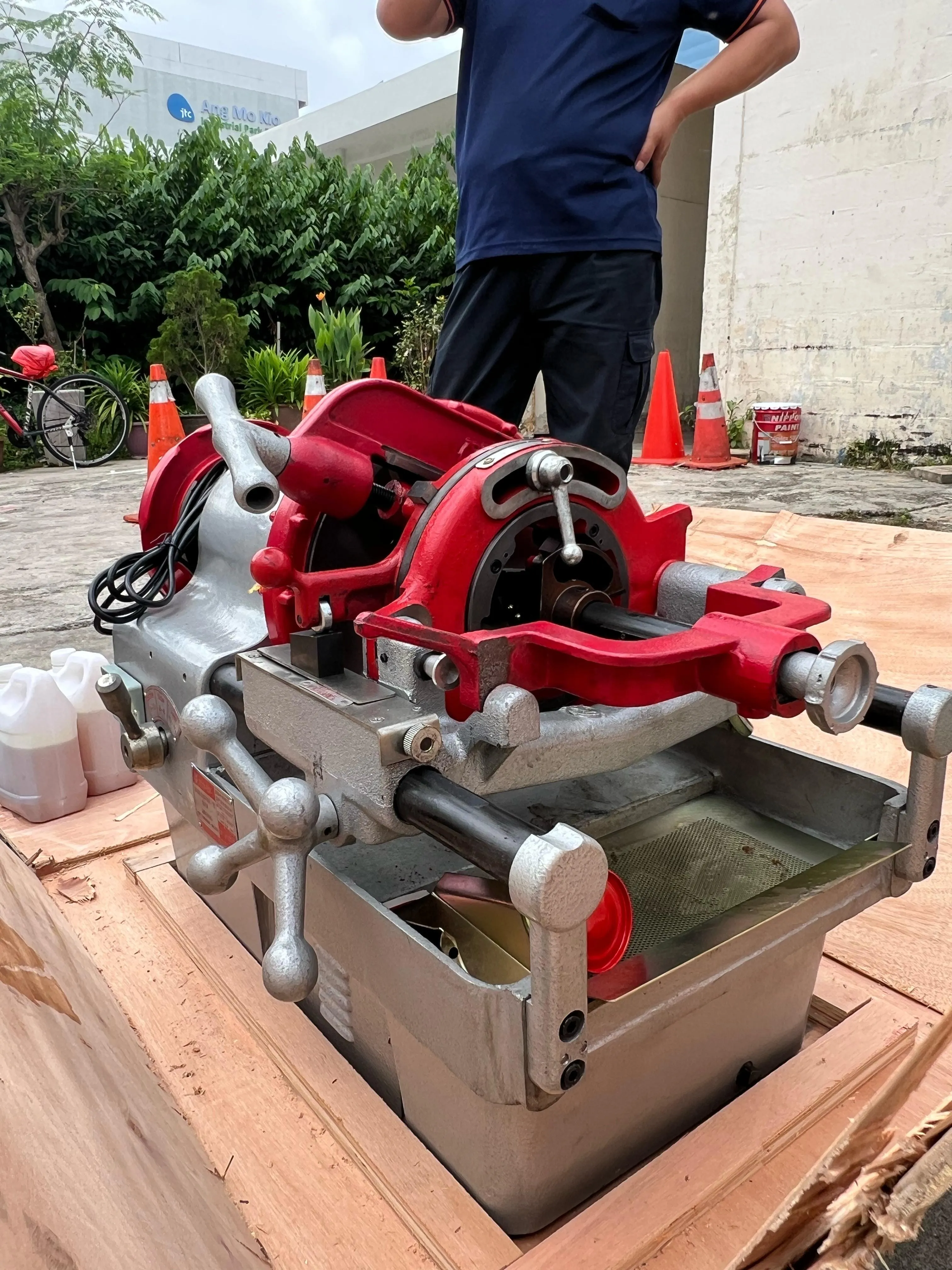 Aiko 220V Threading Machine 1/2-4 1500W | Model : TM-QY-TQ100-BDF