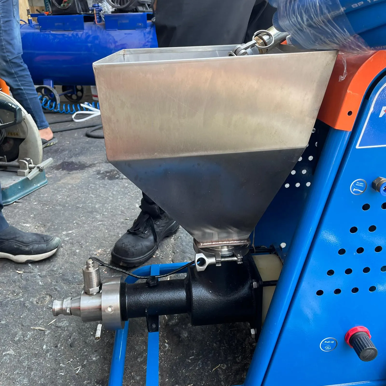 Aiko 240V Grout Pump And Cement Spray 1500W . 50Hz Bs Plug | Model : CS-SPA730