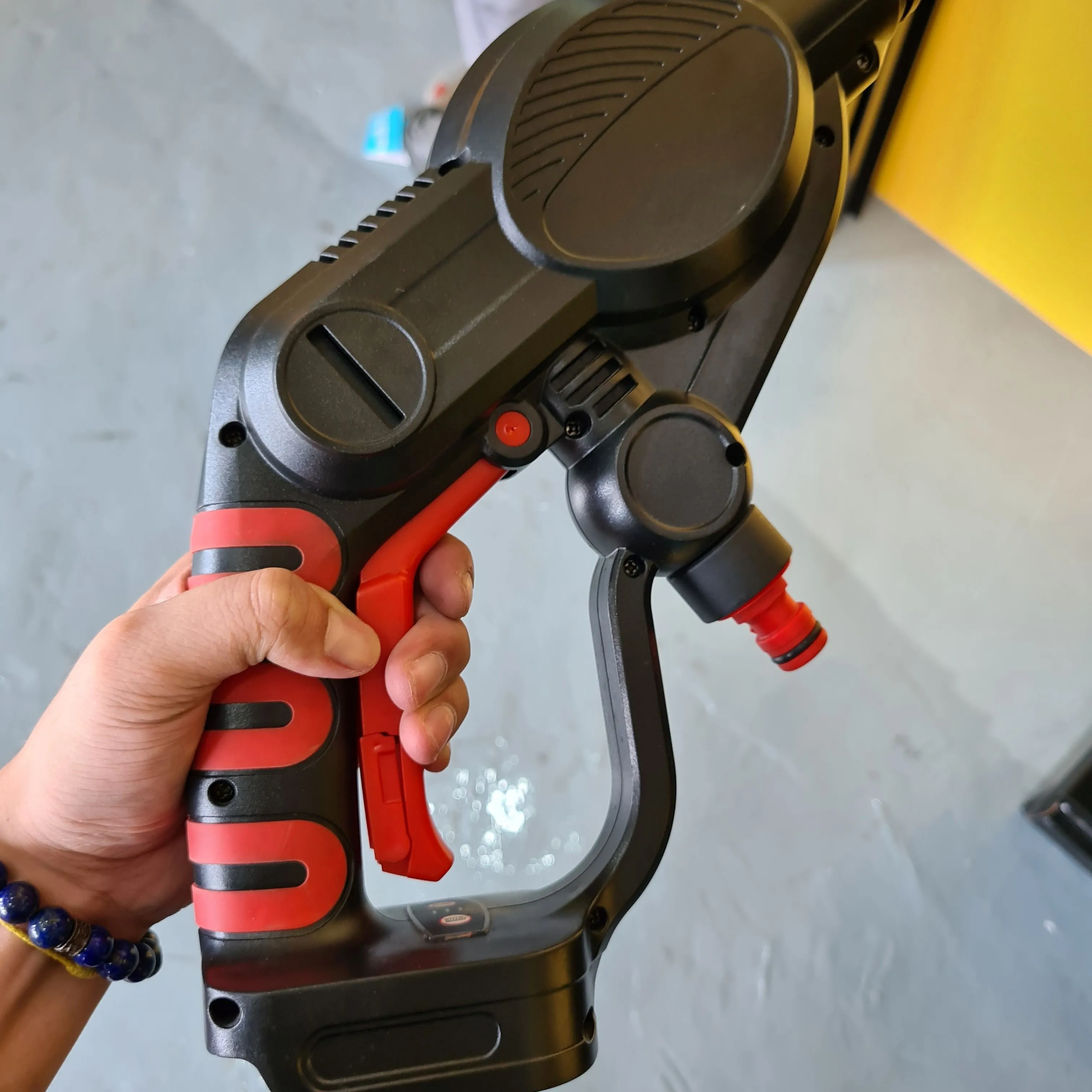 Aiko 25V Cordless Pressure Washer  Come With Water Hose 6 Bar | Model : HPW-21V (Discontinued)
