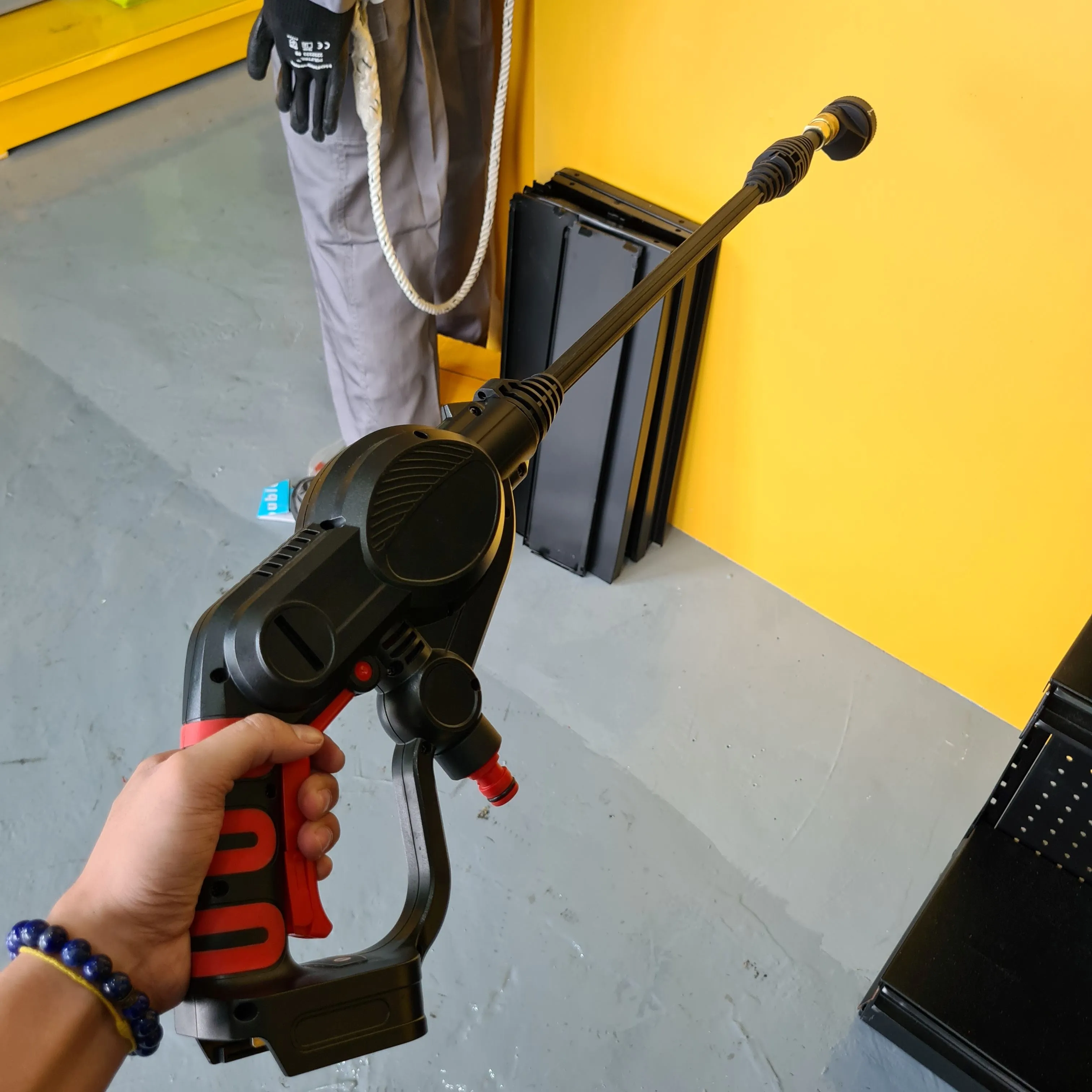Aiko 25V Cordless Pressure Washer  Come With Water Hose 6 Bar | Model : HPW-21V (Discontinued)