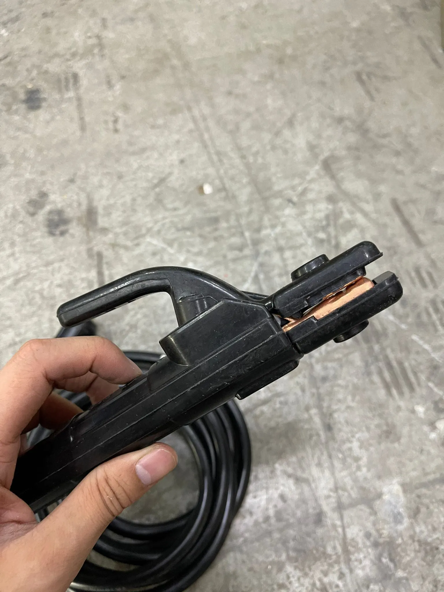 Aiko ARC200DT 240v Welding Set Come with 3m 16mm 2 Welding Cable & 3m 16mm2 Earth Cable | Model : W-ARC200DT-N