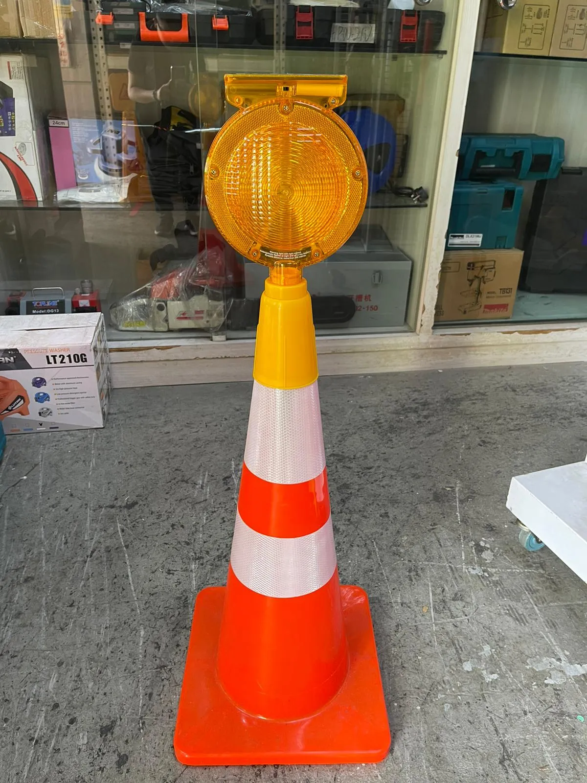 Aiko Barricade Flashing Yellow Light for Cone with Solar | Model : RL-7368