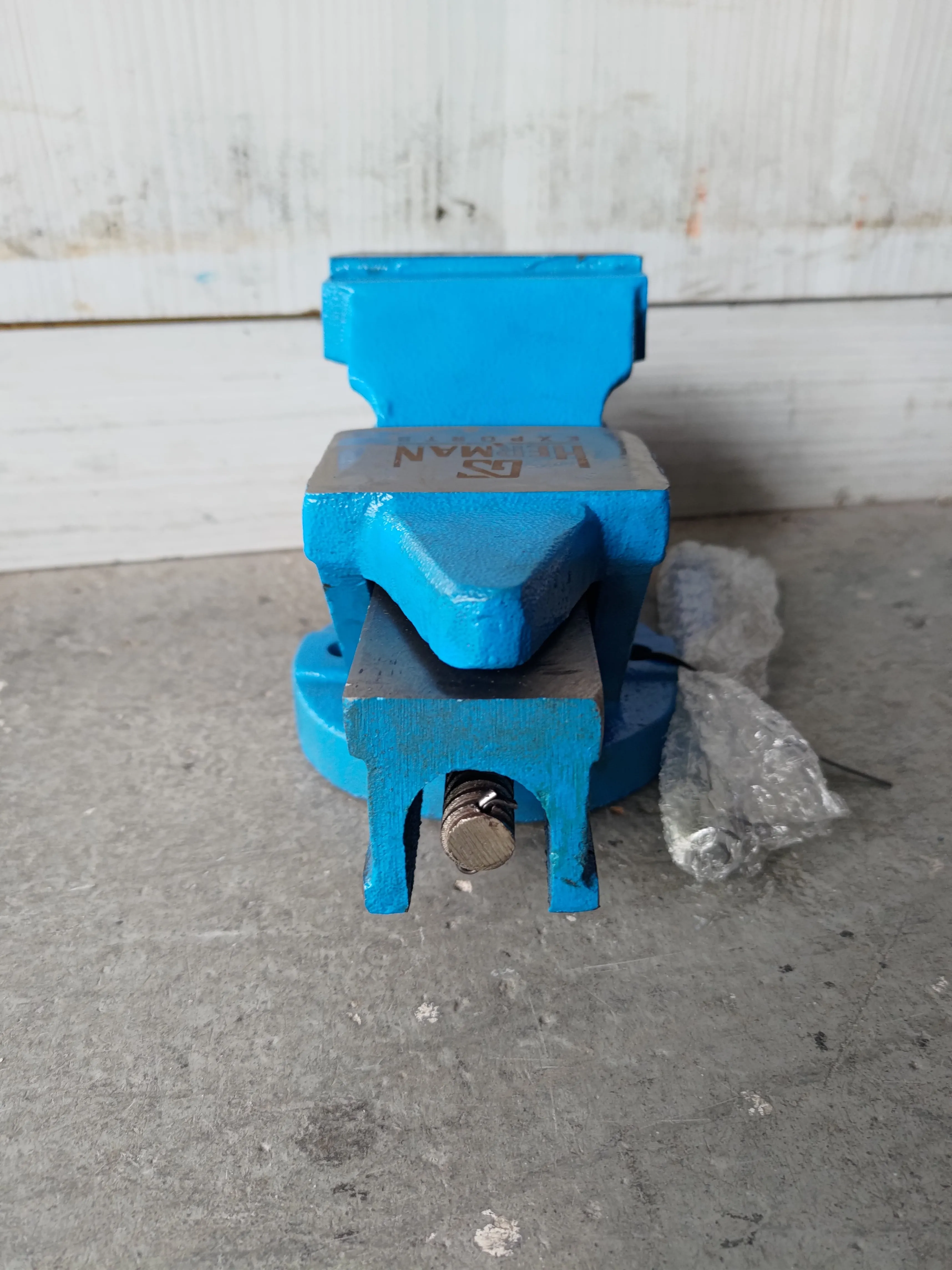 AIKO Bench Vice Fixed Base 100mm With Scale | Model: VISE-GS100-04