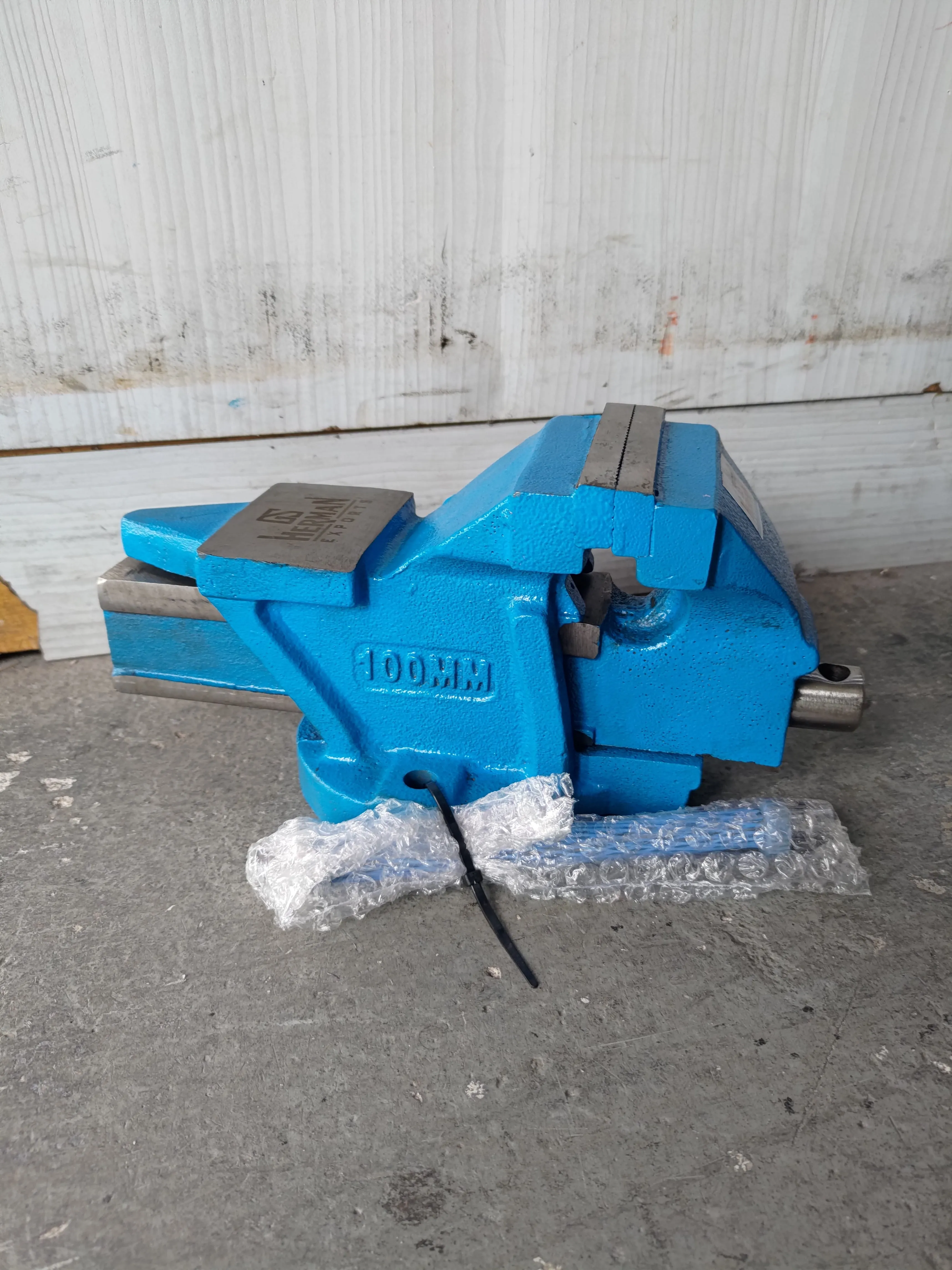 AIKO Bench Vice Fixed Base 100mm With Scale | Model: VISE-GS100-04