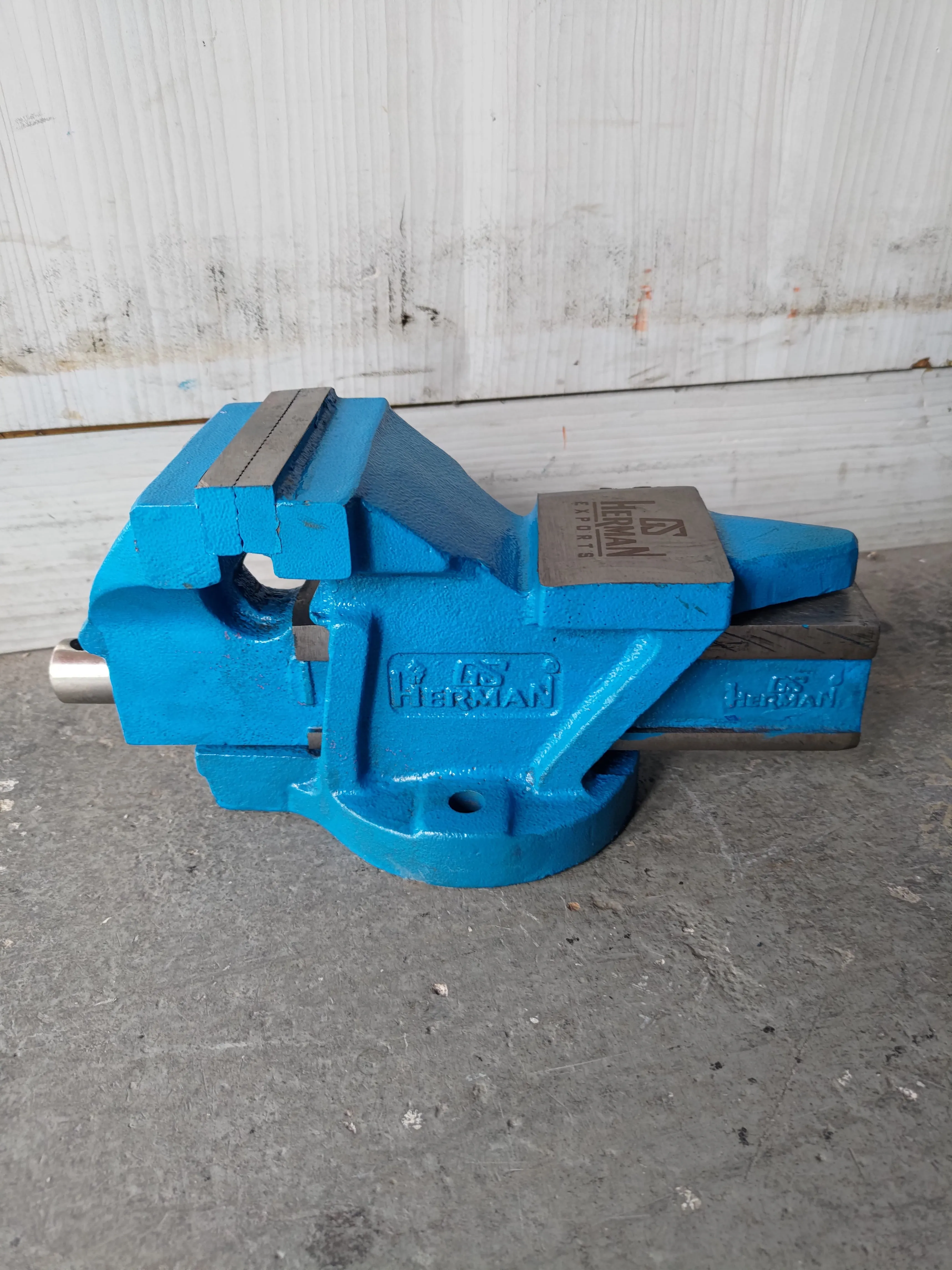 AIKO Bench Vice Fixed Base 100mm With Scale | Model: VISE-GS100-04