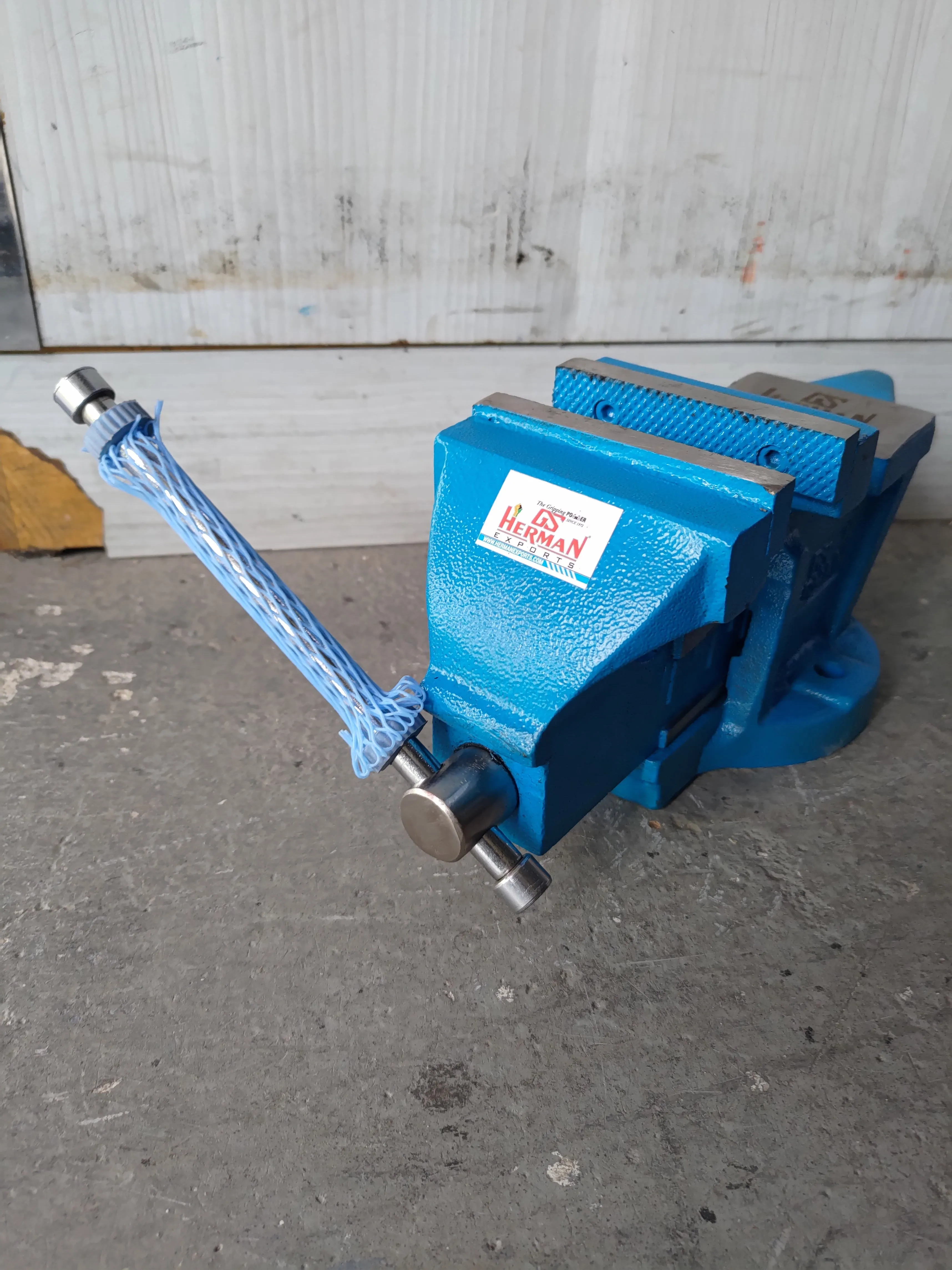 AIKO Bench Vice Fixed Base 100mm With Scale | Model: VISE-GS100-04
