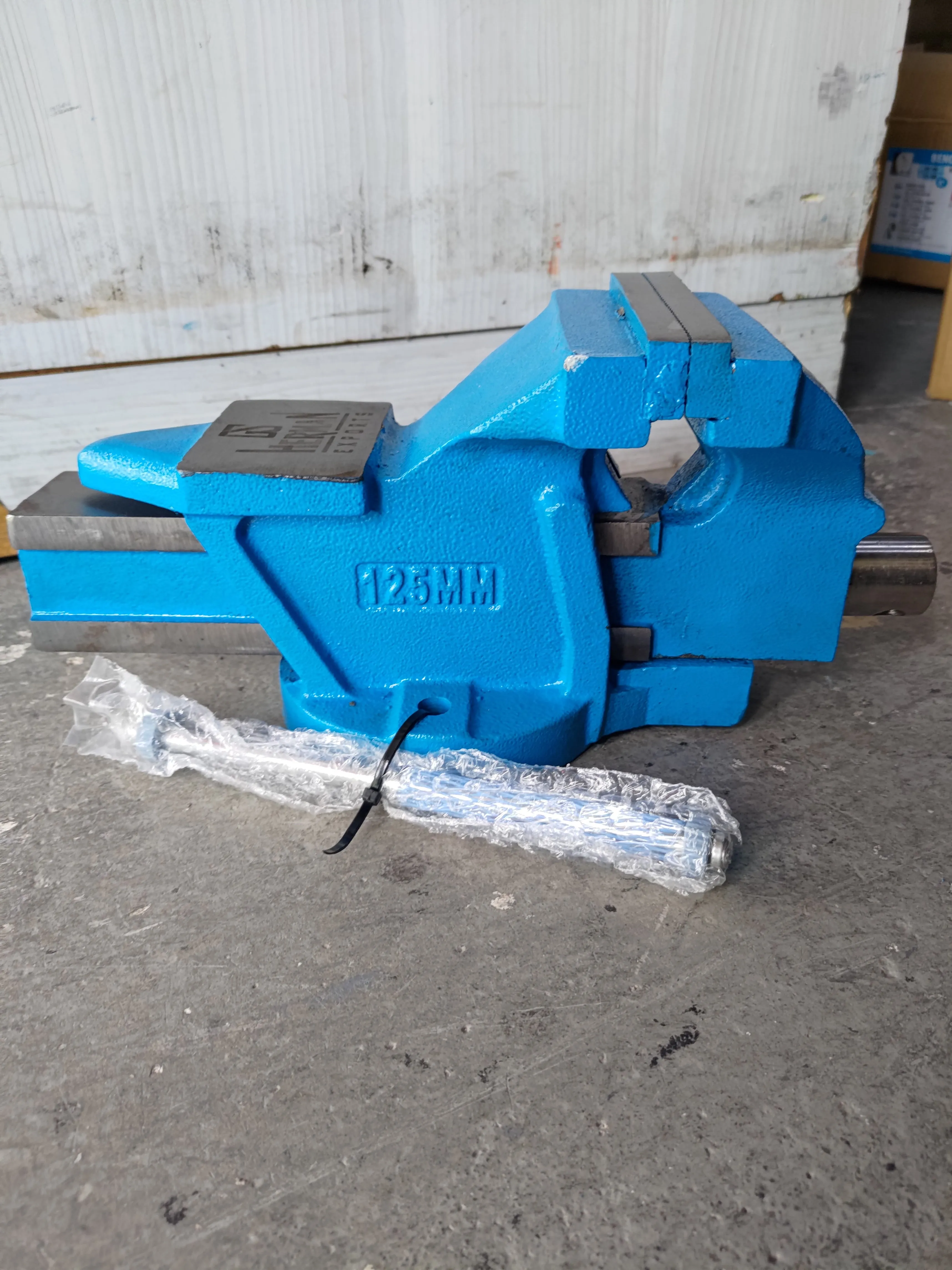 AIKO Bench Vice Fixed Base 125mm With Scale | Model: VISE-GS100-05