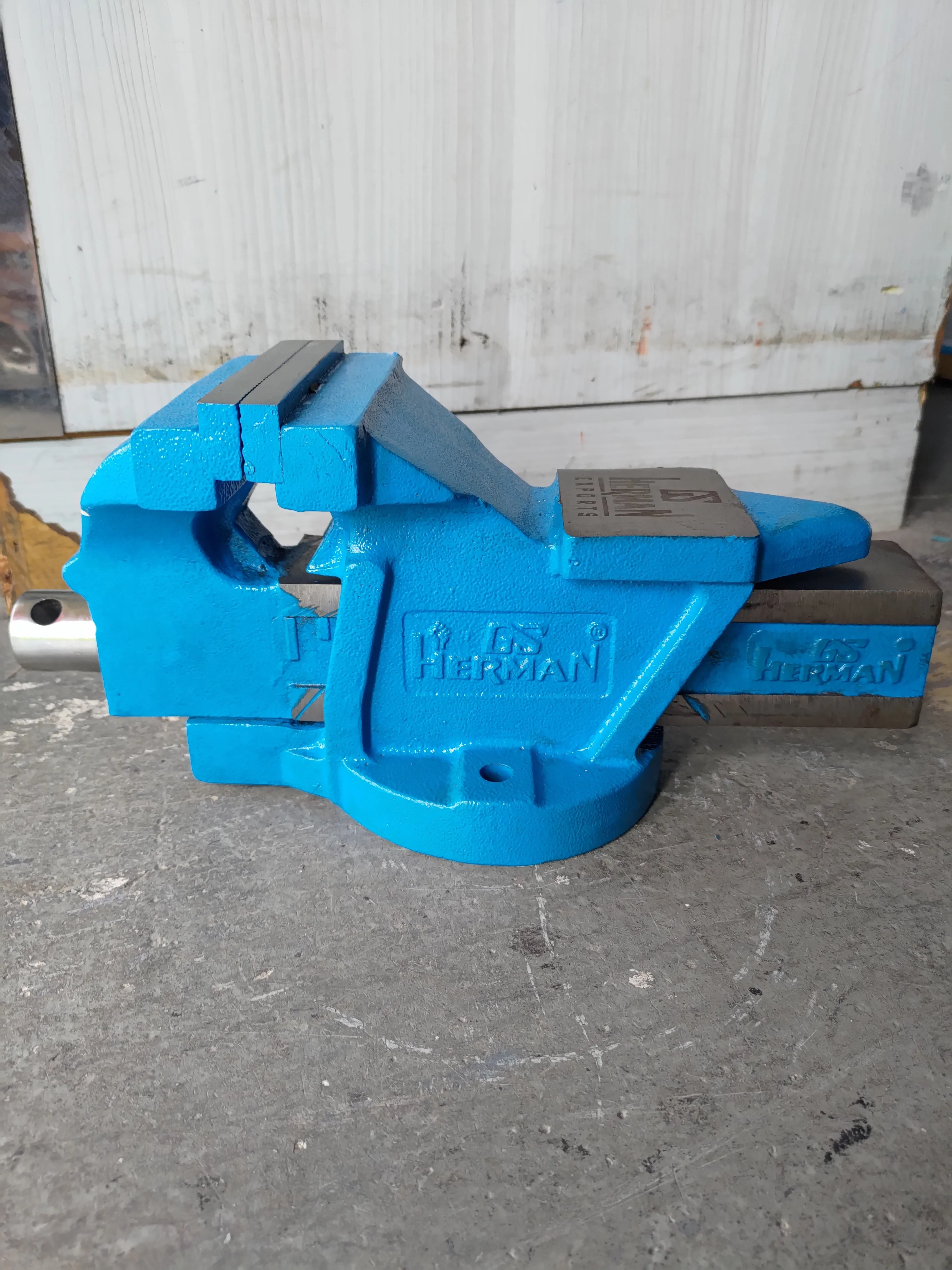AIKO Bench Vice Fixed Base 125mm With Scale | Model: VISE-GS100-05