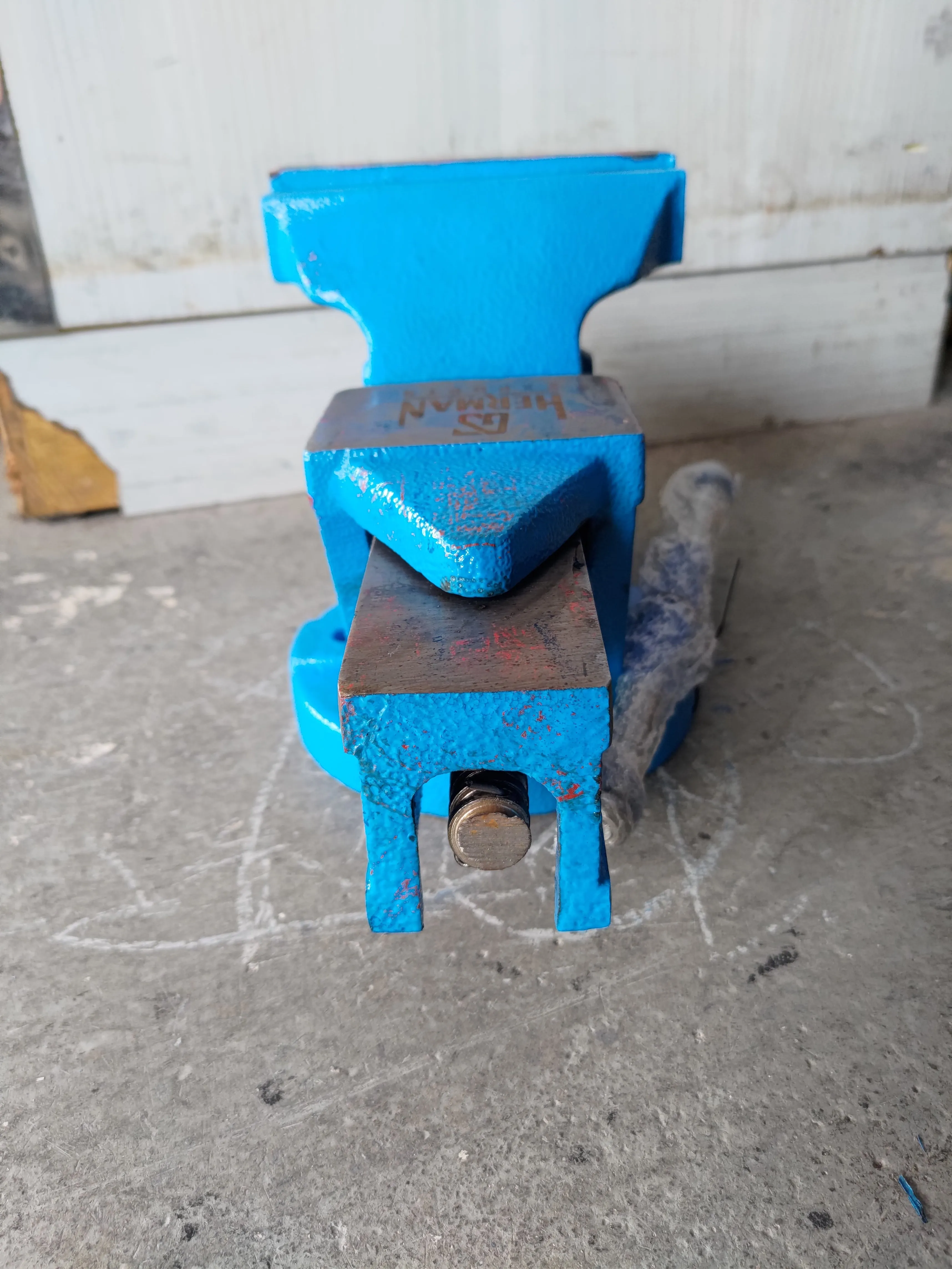 AIKO Bench Vice Fixed Base 150mm With Scale | Model: VISE-GS100-06