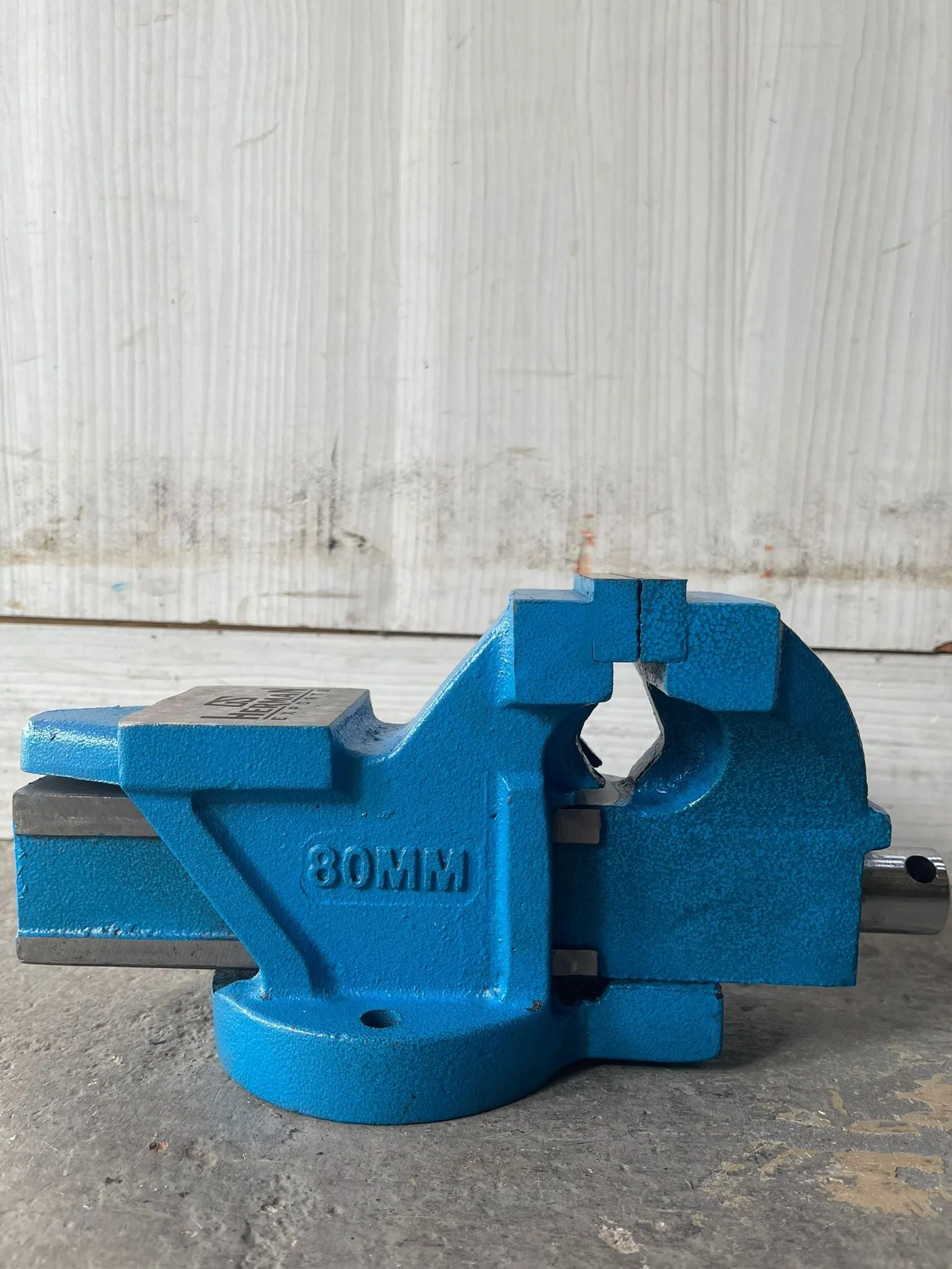 AIKO Bench Vice Fixed Base 80mm With Scale | Model: VISE-GS100-03
