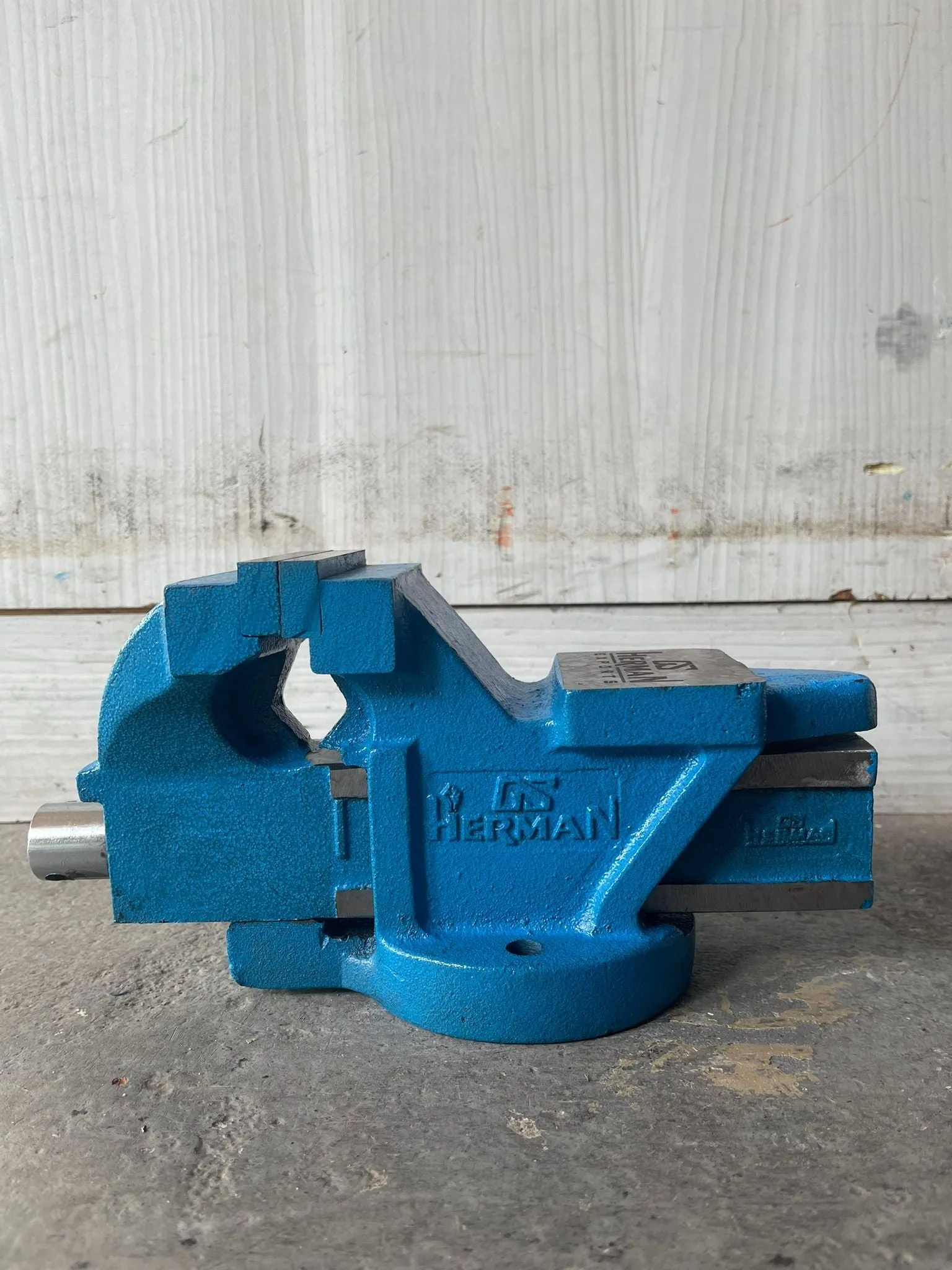 AIKO Bench Vice Fixed Base 80mm With Scale | Model: VISE-GS100-03