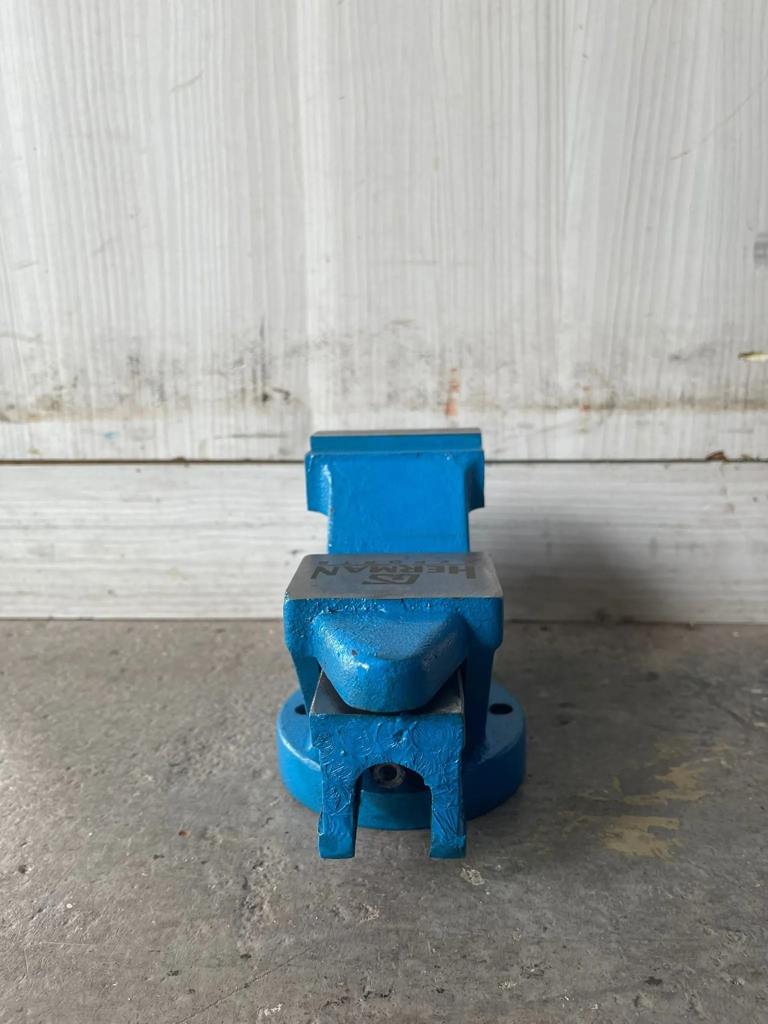 AIKO Bench Vice Fixed Base 80mm With Scale | Model: VISE-GS100-03
