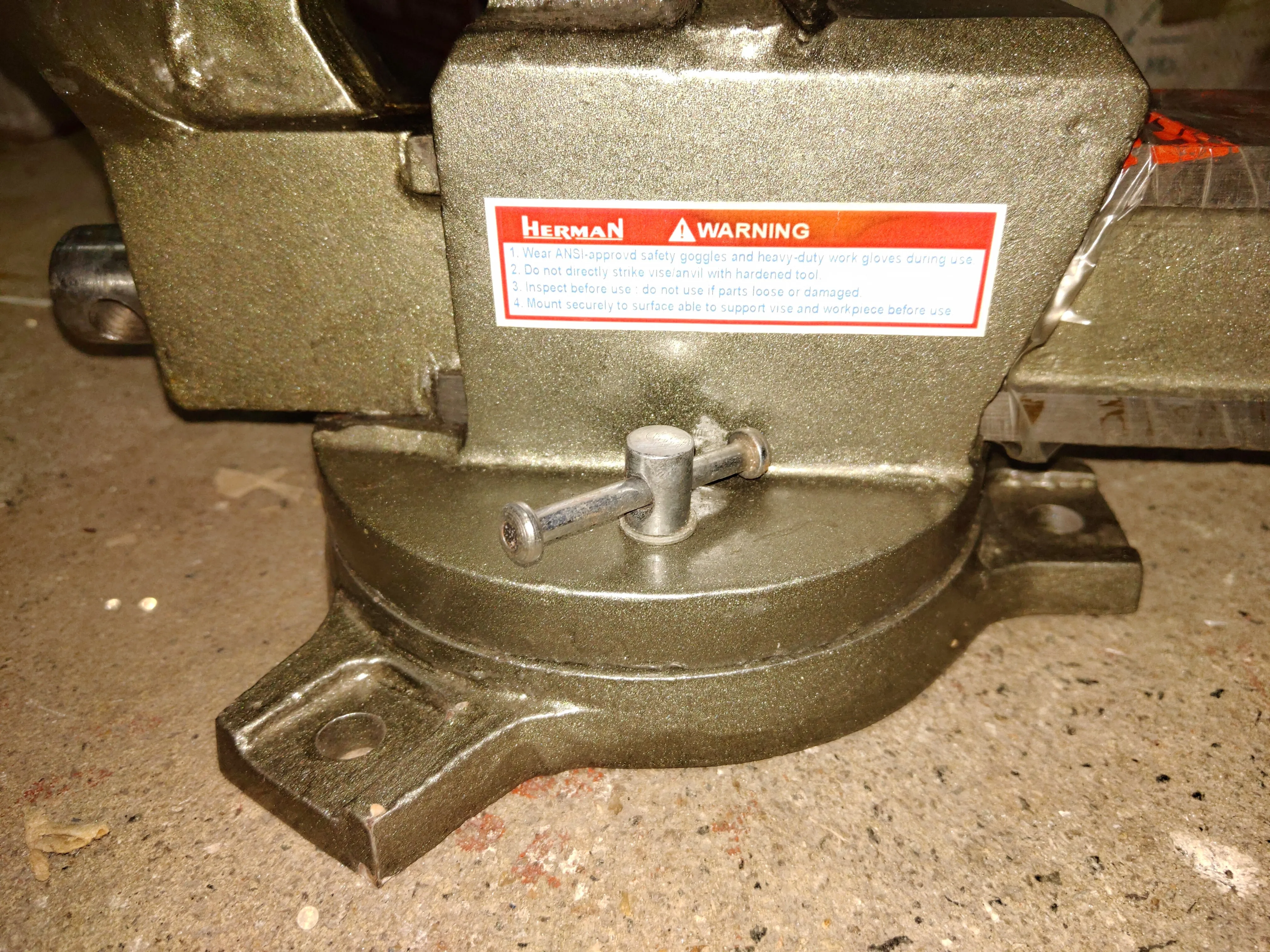 AIKO Bench Vise L/Duty Swivel SGI | Model: VISE-HGN-08100