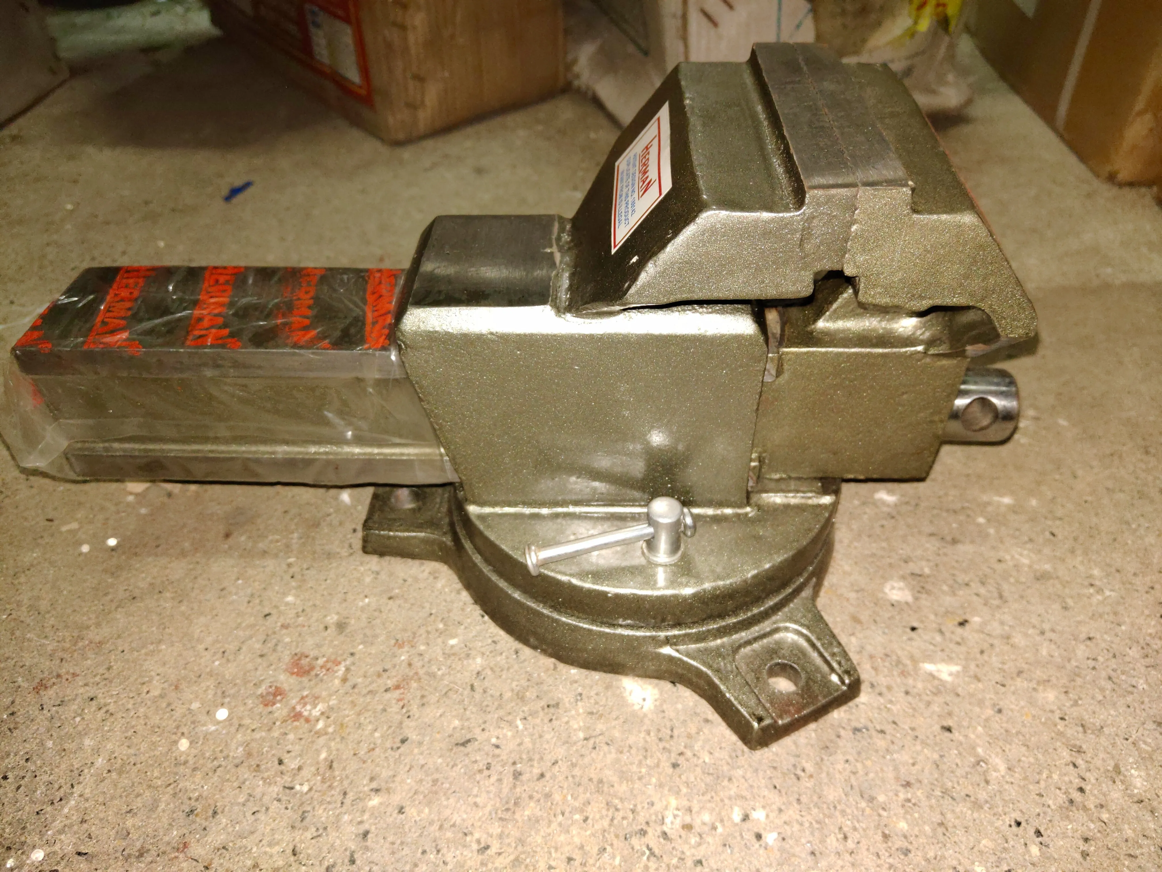 AIKO Bench Vise L/Duty Swivel SGI | Model: VISE-HGN-08100