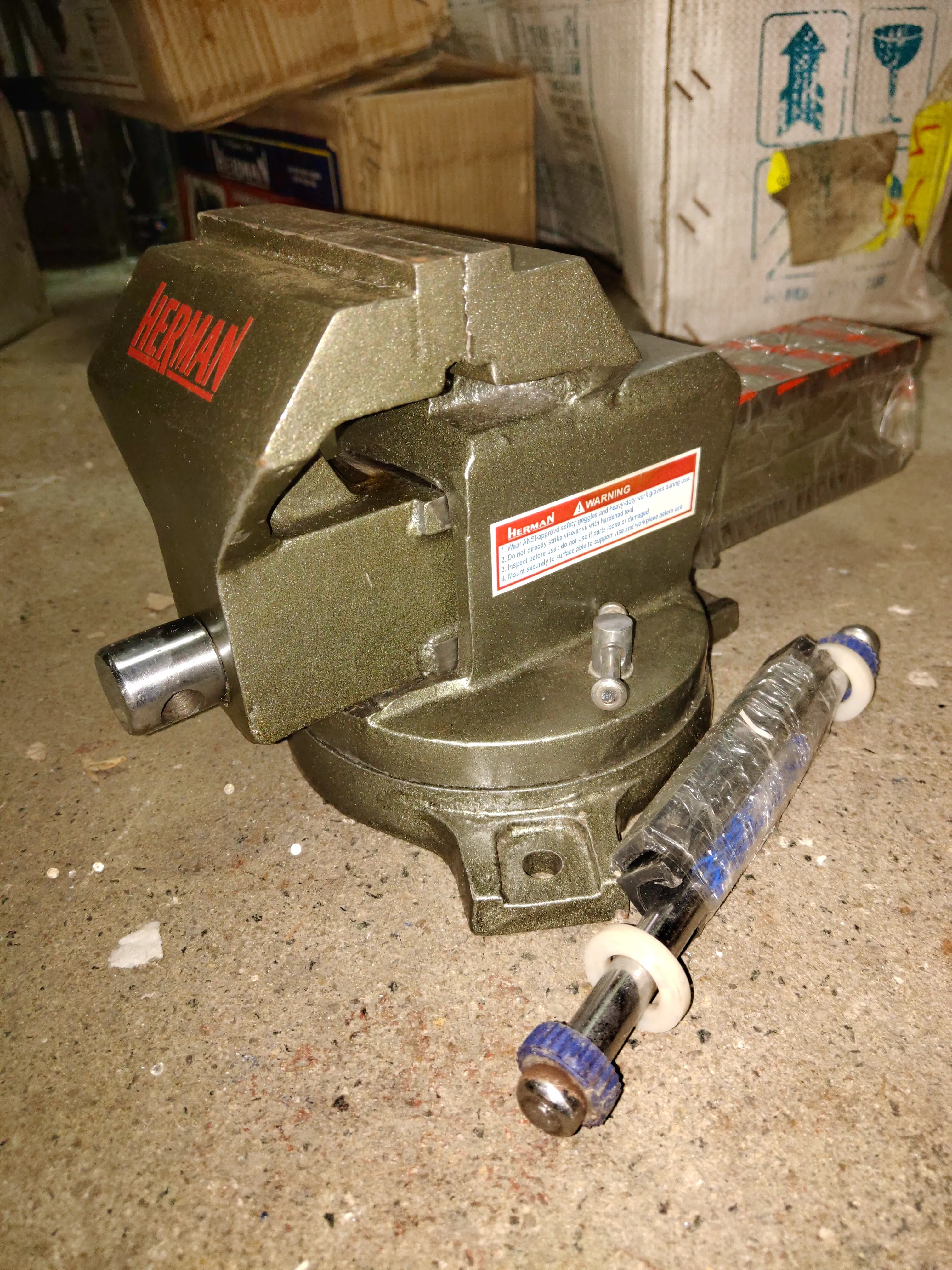 AIKO Bench Vise L/Duty Swivel SGI | Model: VISE-HGN-08100