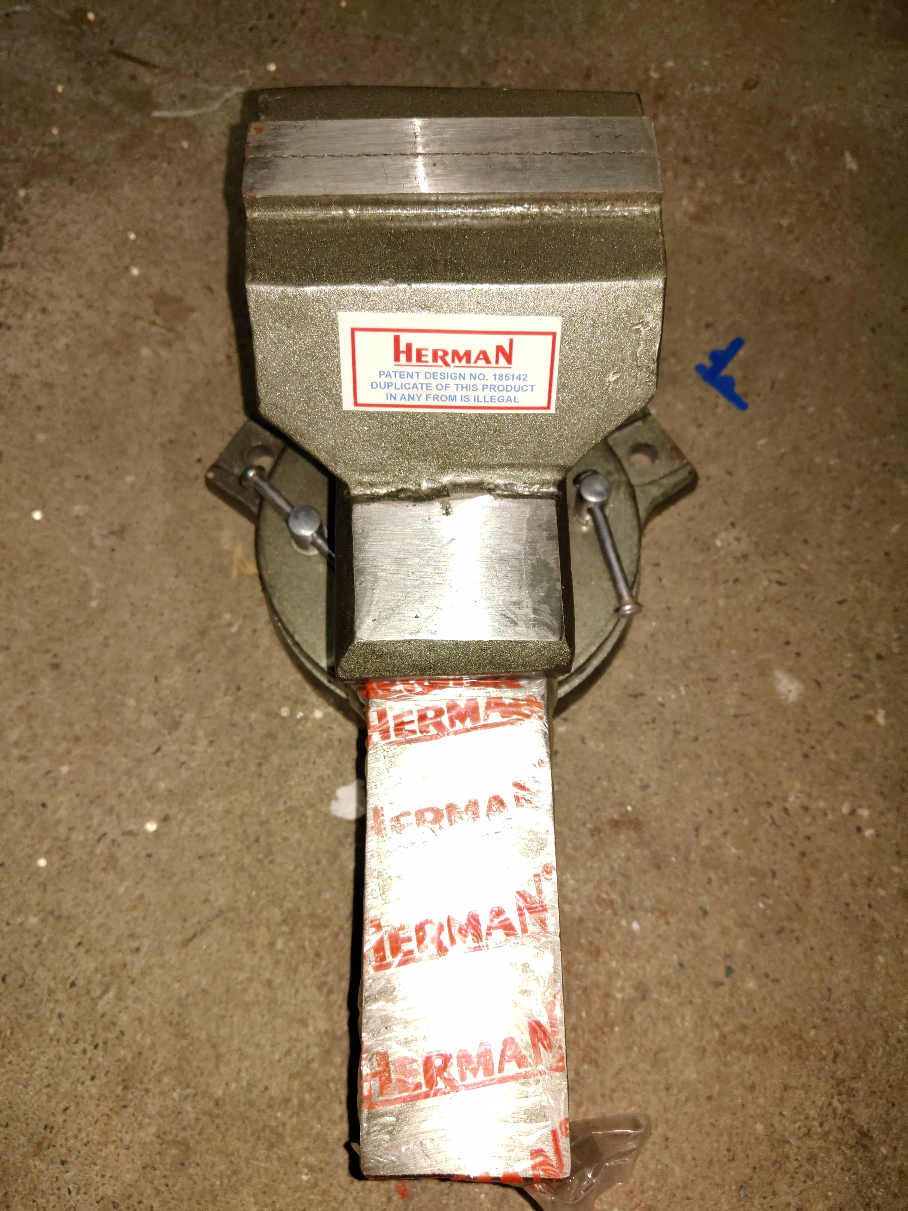 AIKO Bench Vise L/Duty Swivel SGI | Model: VISE-HGN-08100