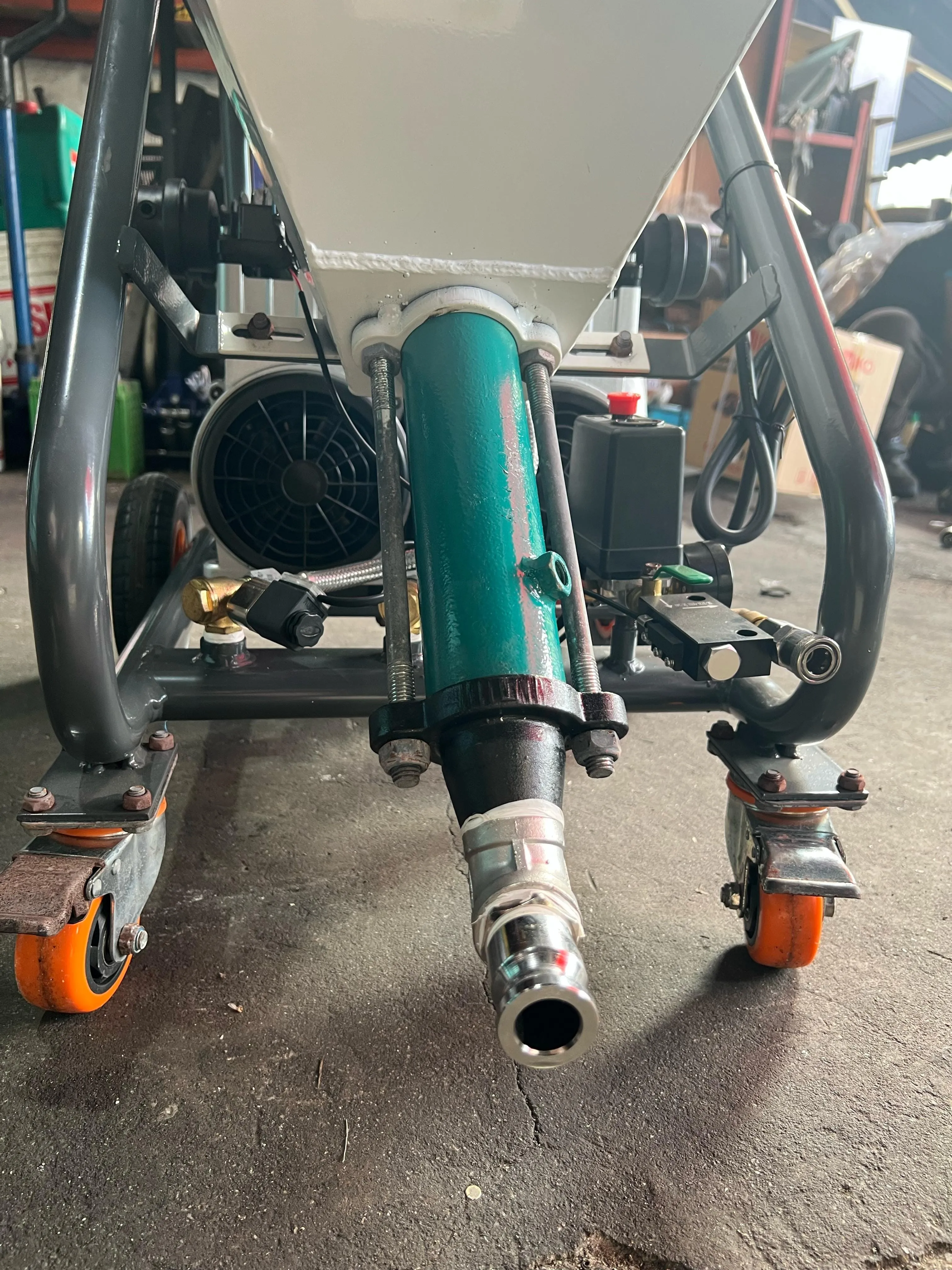 Aiko Cement Sprayer Machine 40L 220V 50HZ 2800W 1500W With Air Compressor | Model : CS-SPA-D10