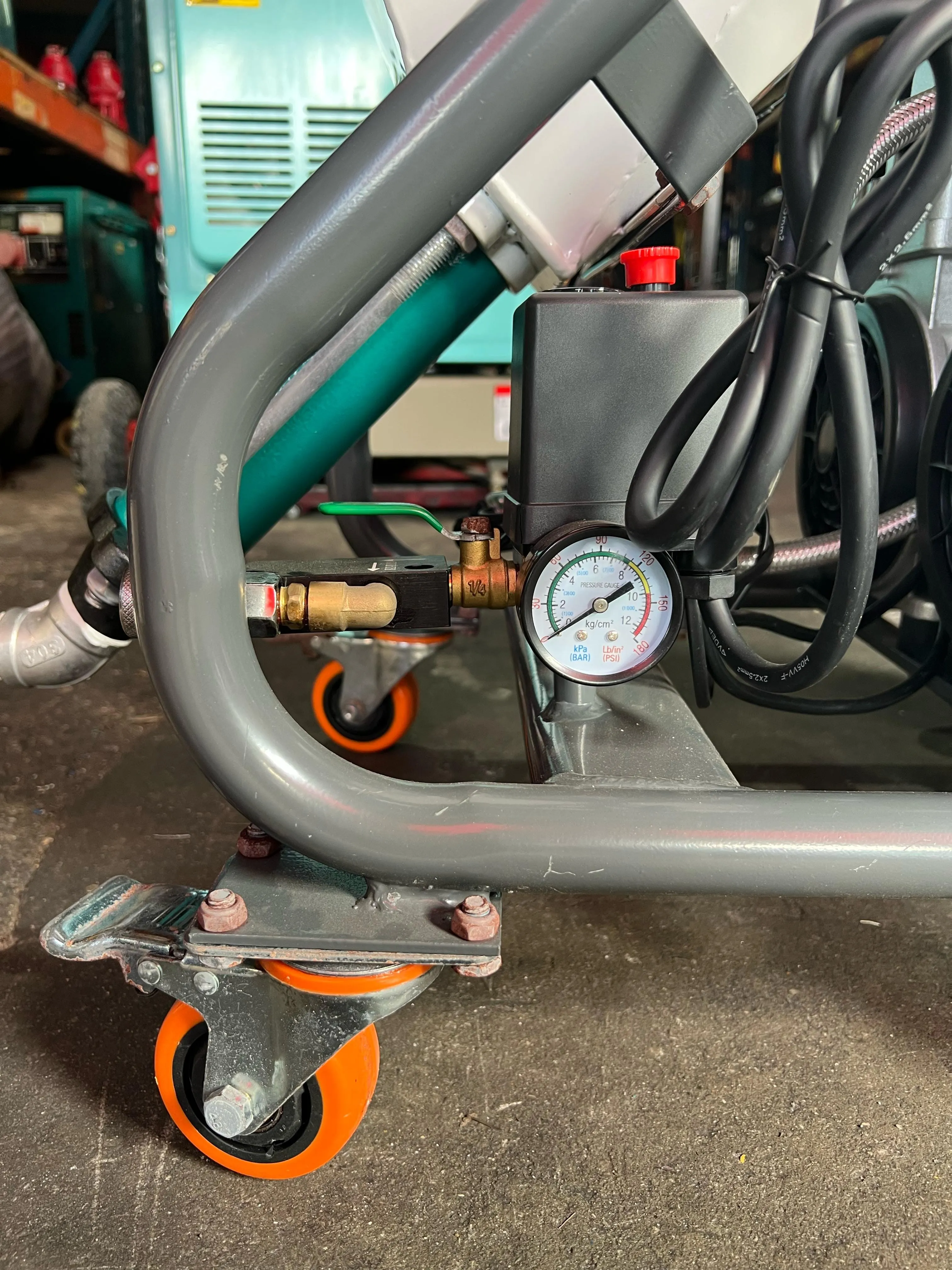 Aiko Cement Sprayer Machine 40L 220V 50HZ 2800W 1500W With Air Compressor | Model : CS-SPA-D10