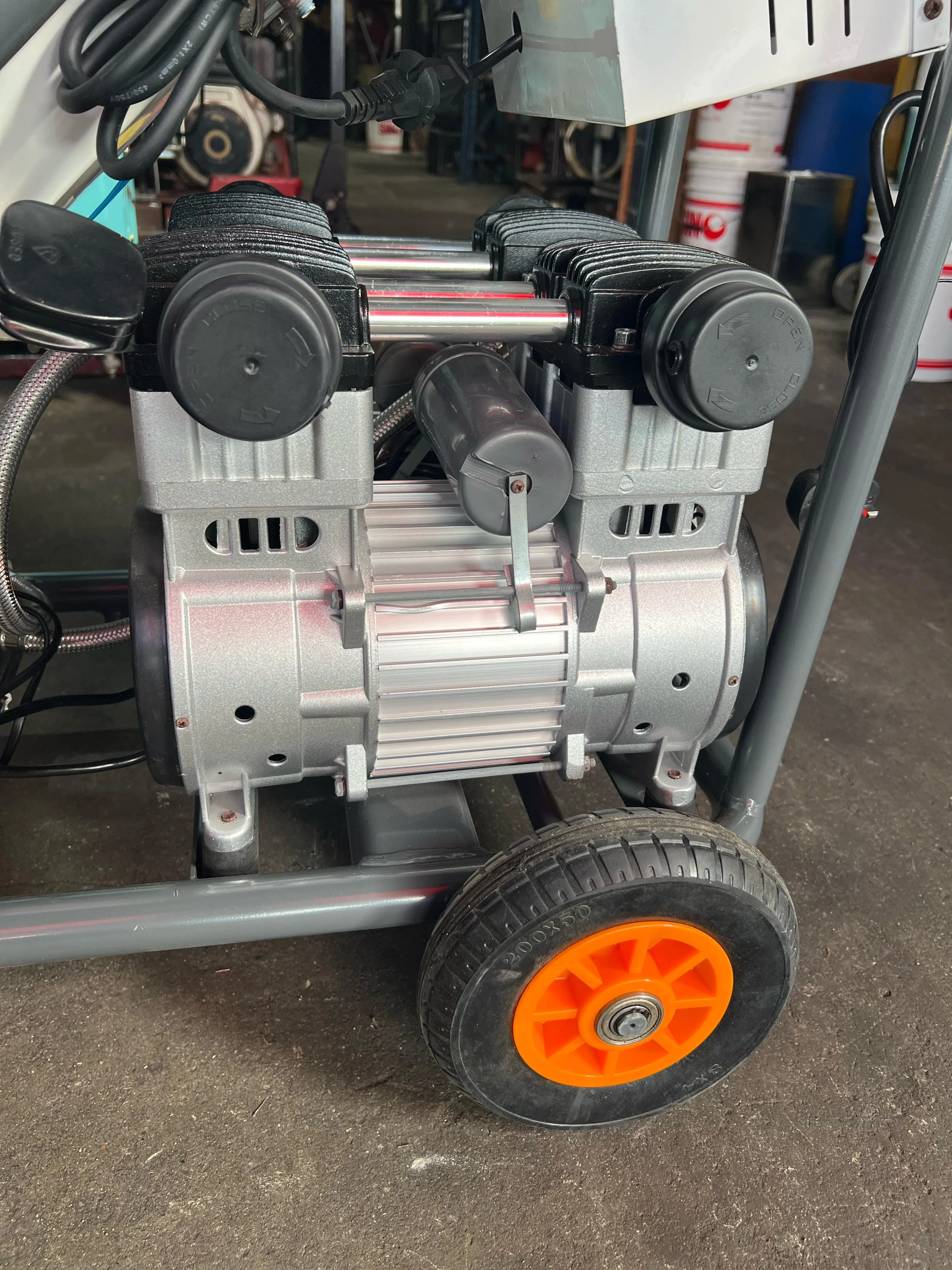 Aiko Cement Sprayer Machine 40L 220V 50HZ 2800W 1500W With Air Compressor | Model : CS-SPA-D10
