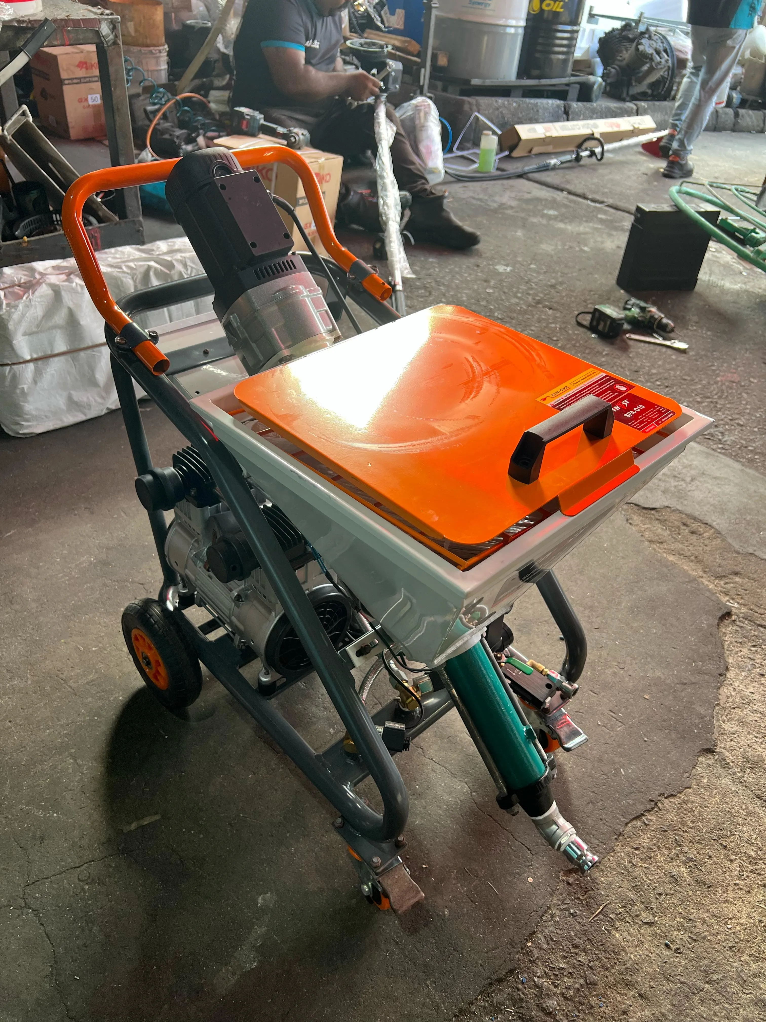 Aiko Cement Sprayer Machine 40L 220V 50HZ 2800W 1500W With Air Compressor | Model : CS-SPA-D10