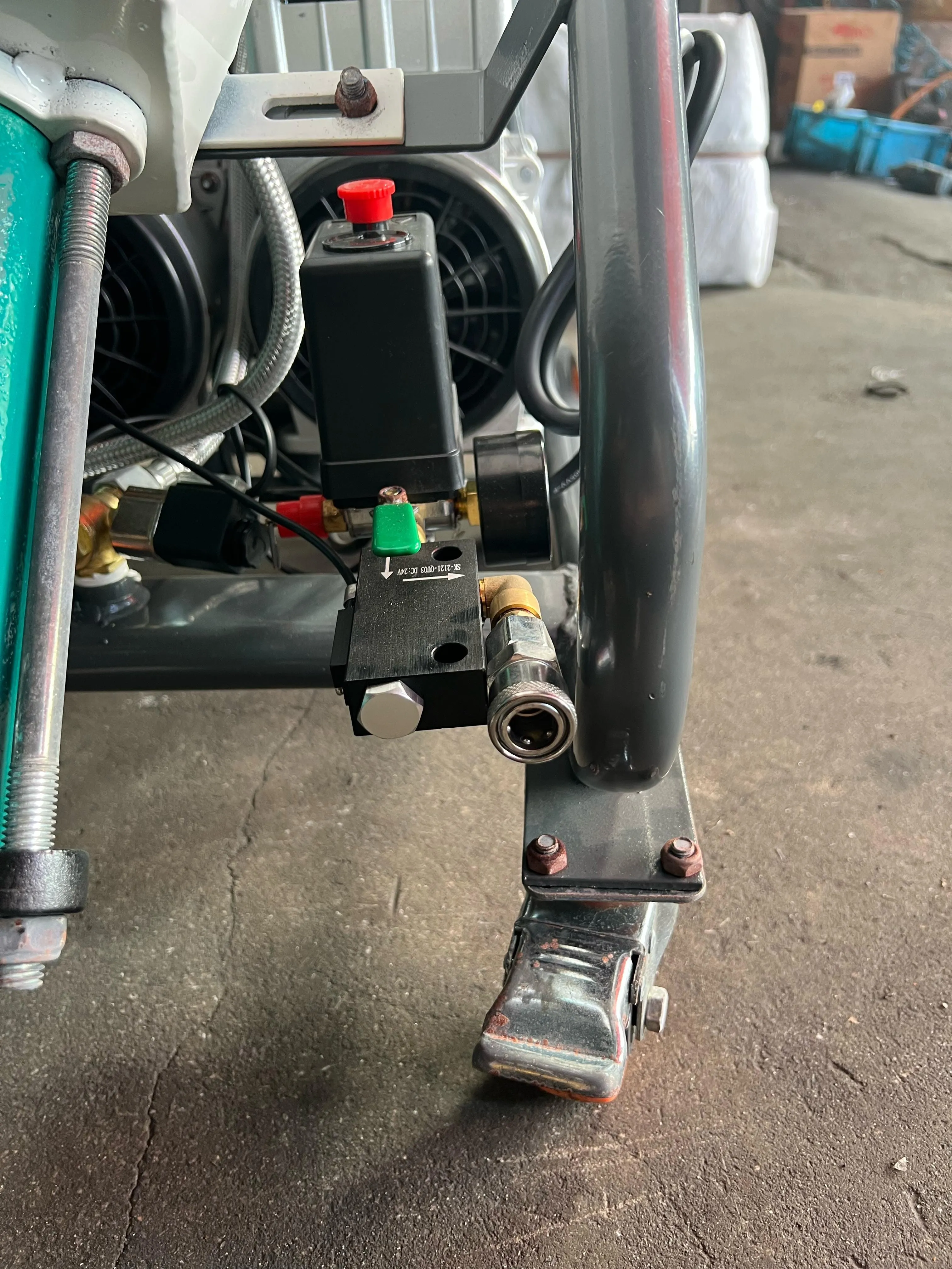 Aiko Cement Sprayer Machine 40L 220V 50HZ 2800W 1500W With Air Compressor | Model : CS-SPA-D10