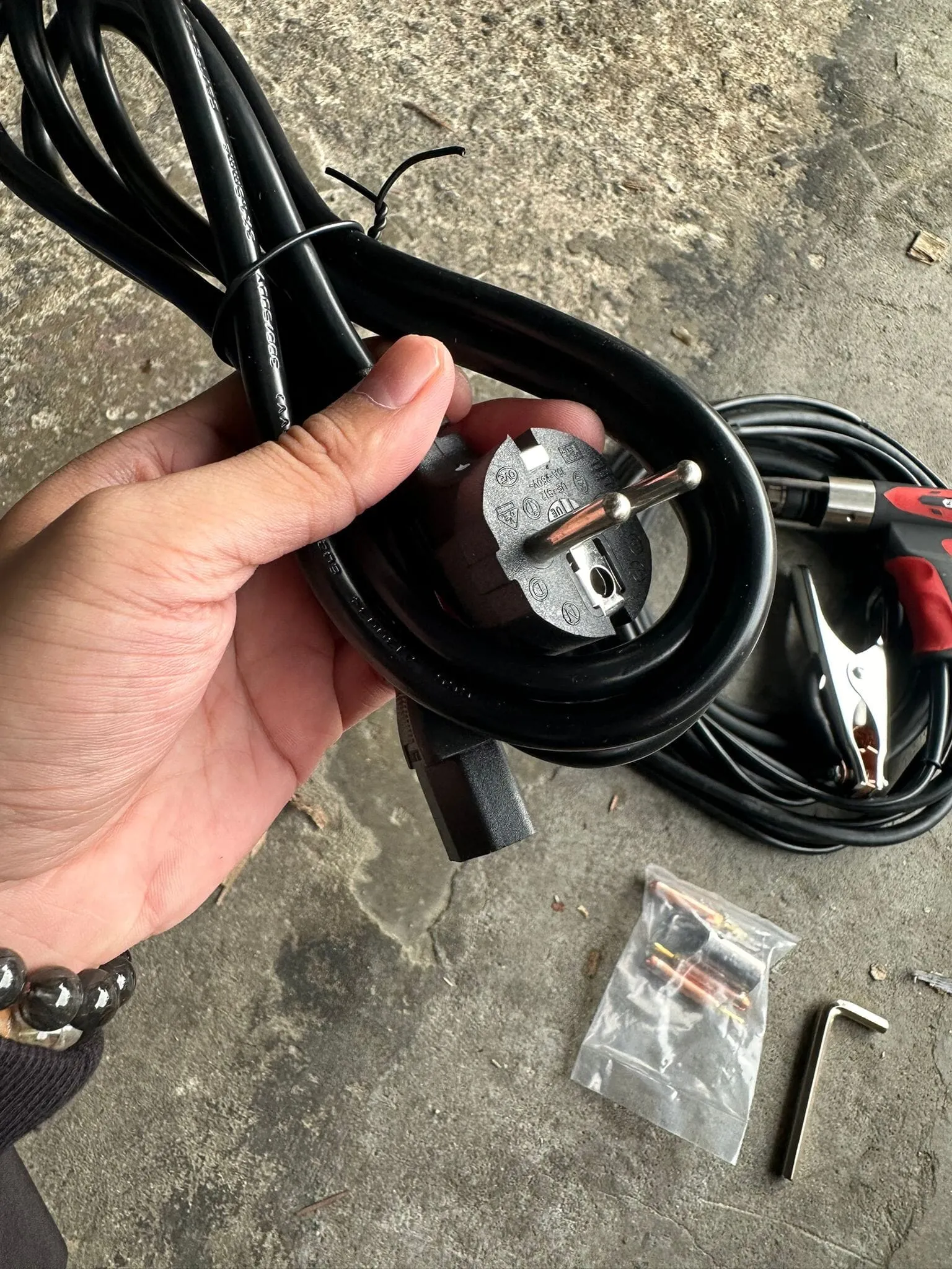Aiko Stud Welding Machine 1.5kW 220V C/W 4m Torch & 2.5m Earth Cable | Model : W-RSR4000