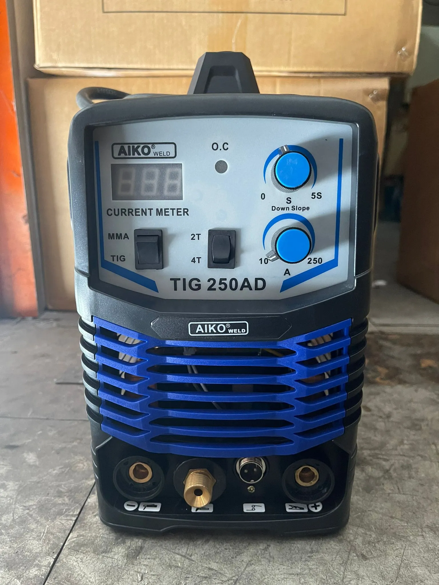 Aiko TIG250AD 110/220V Come With 8m TIG26 Torch 3m Welding Cable 3m Earth Cable | Model : W-TIG250AD